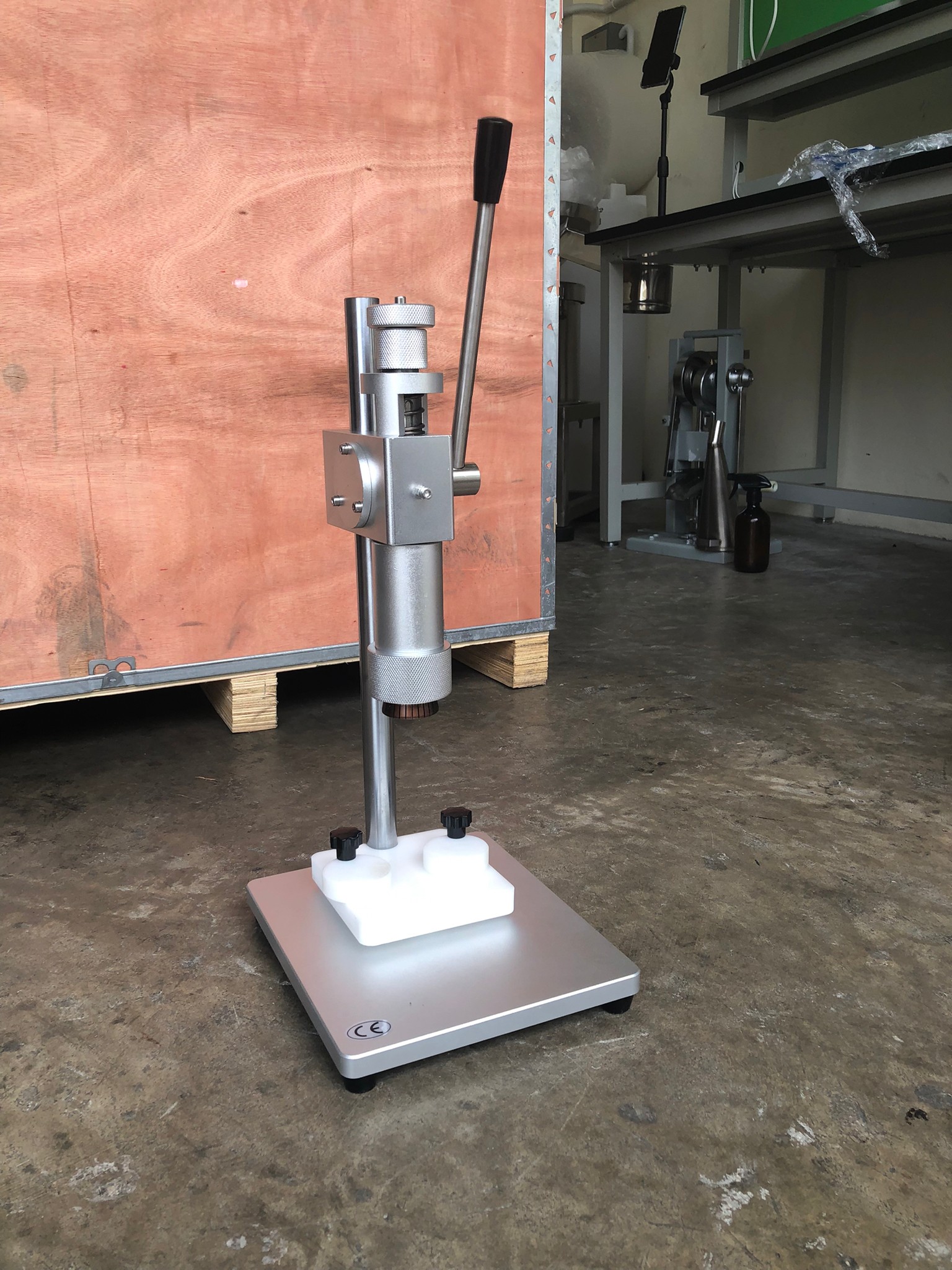 13935 เครื่องปิดขวดน้ำหอมสเปรย์ เครื่องปิดฝา แบบ มือโยก หนีบคอขวดน้ำหอม หนีบขวดยาฉีด