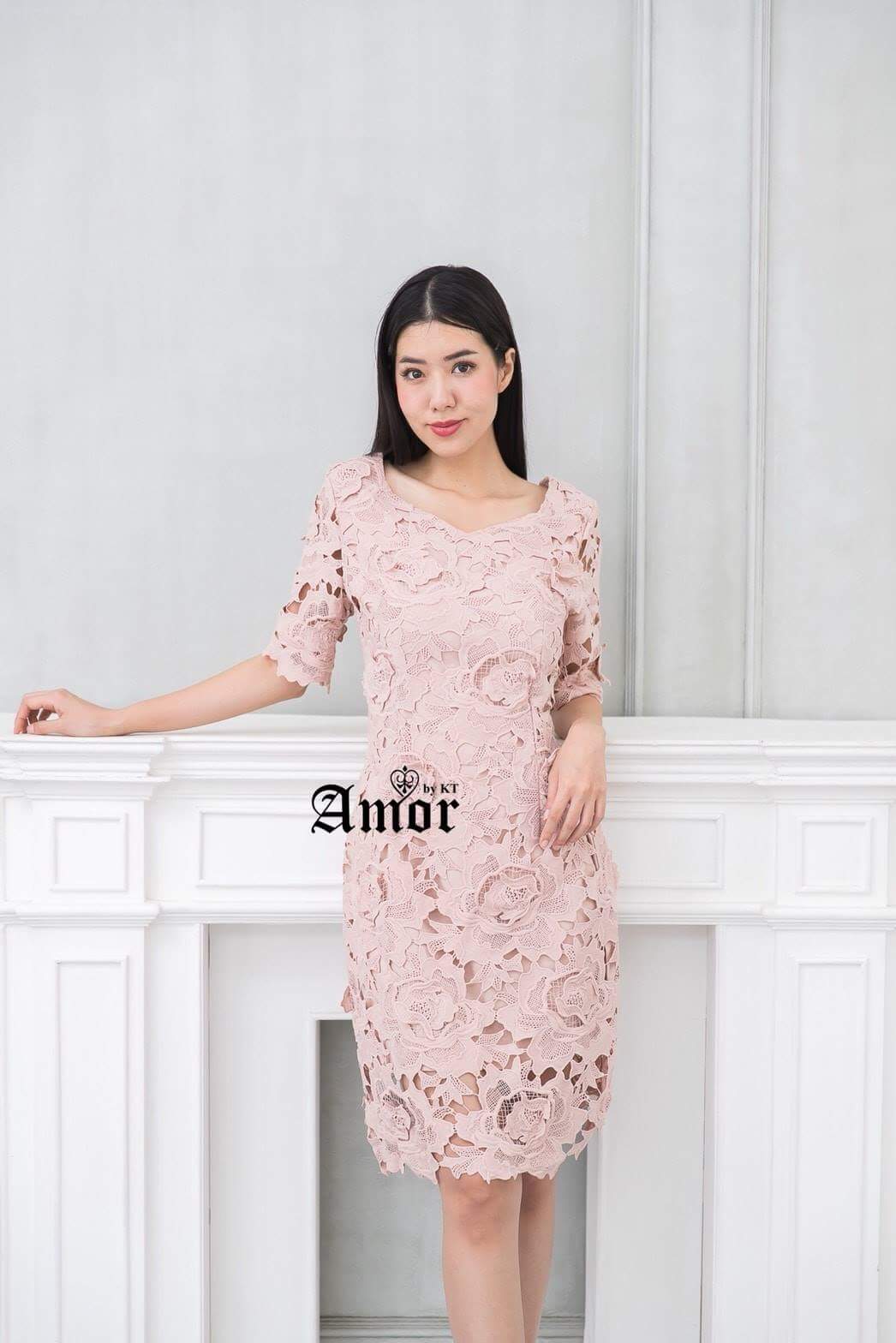 ชุดเดรสลูกไม้ ดอกลอย 3 มิติ