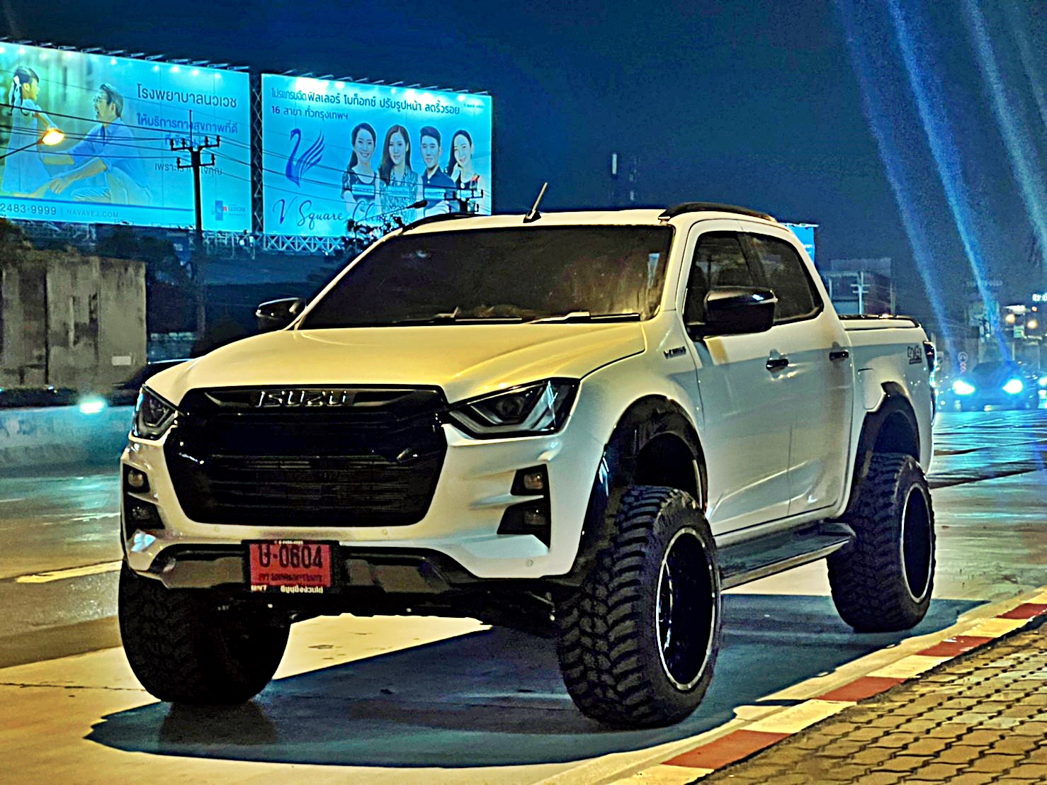 D-MAX ทรงเมกา คันนี้จาก นครปฐม