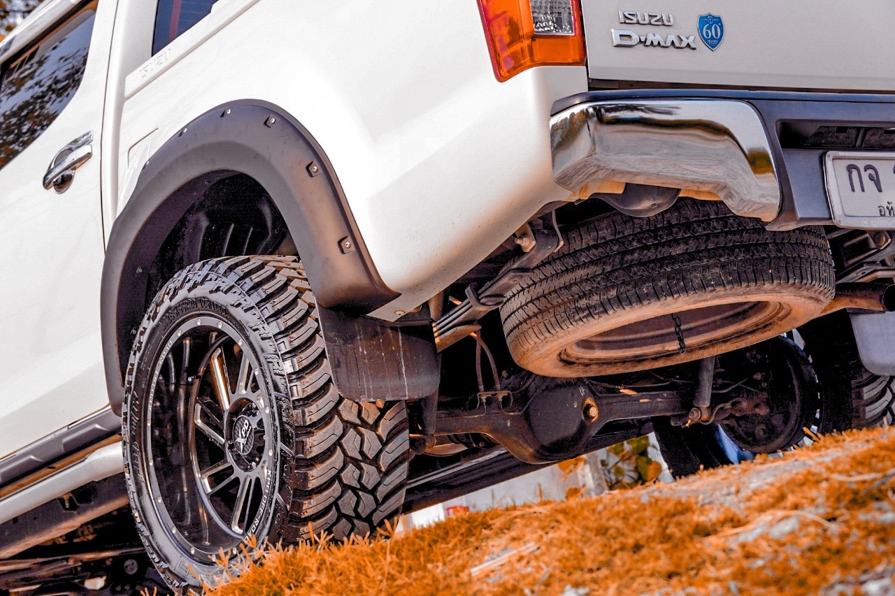 ISUZU D-MAX แต่งเมกา โคตรหล่อที่ STEP9