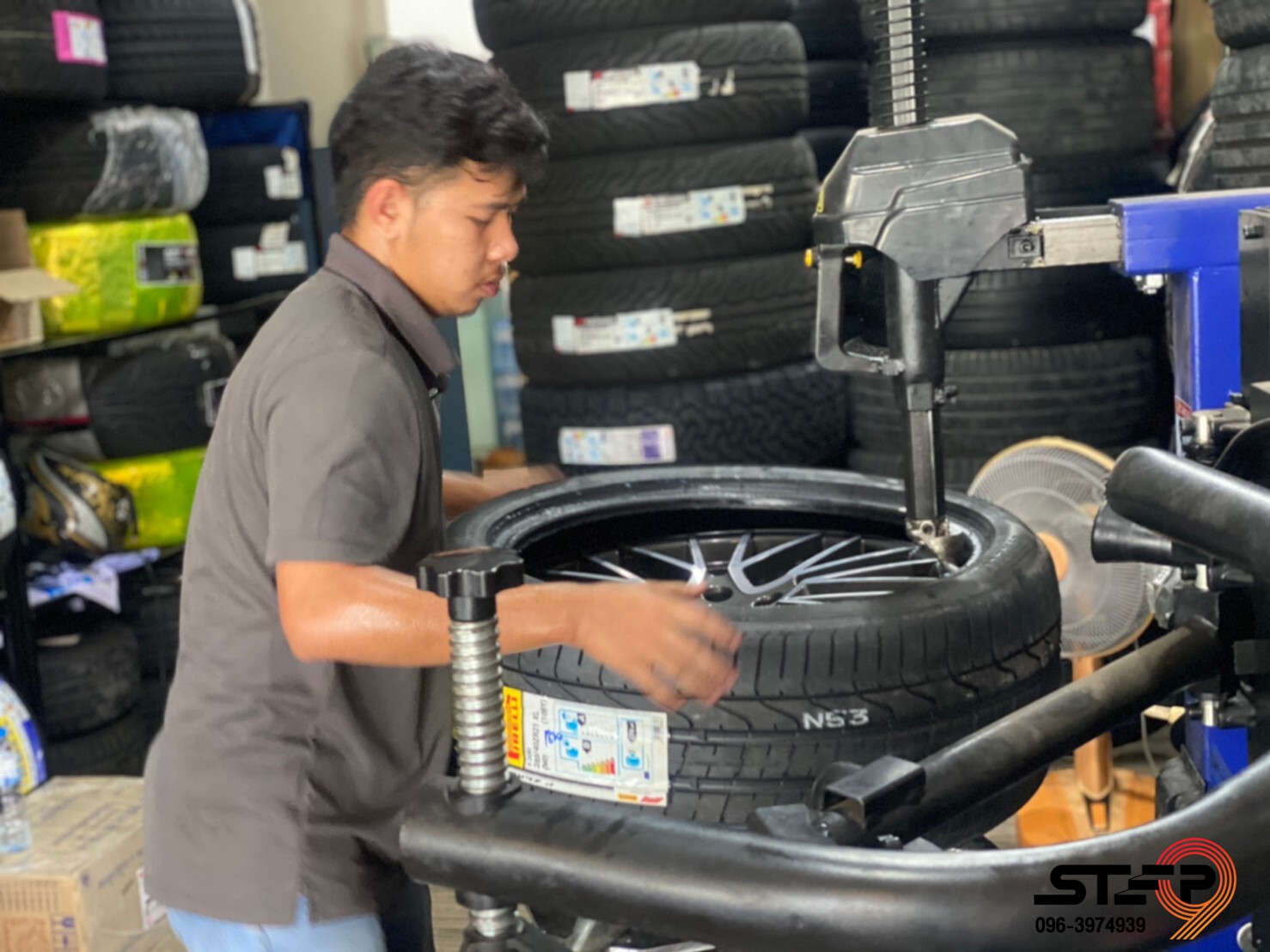 PIRELLI PZERO 285/40-21 ราคาถูกสุดที่ STEP9