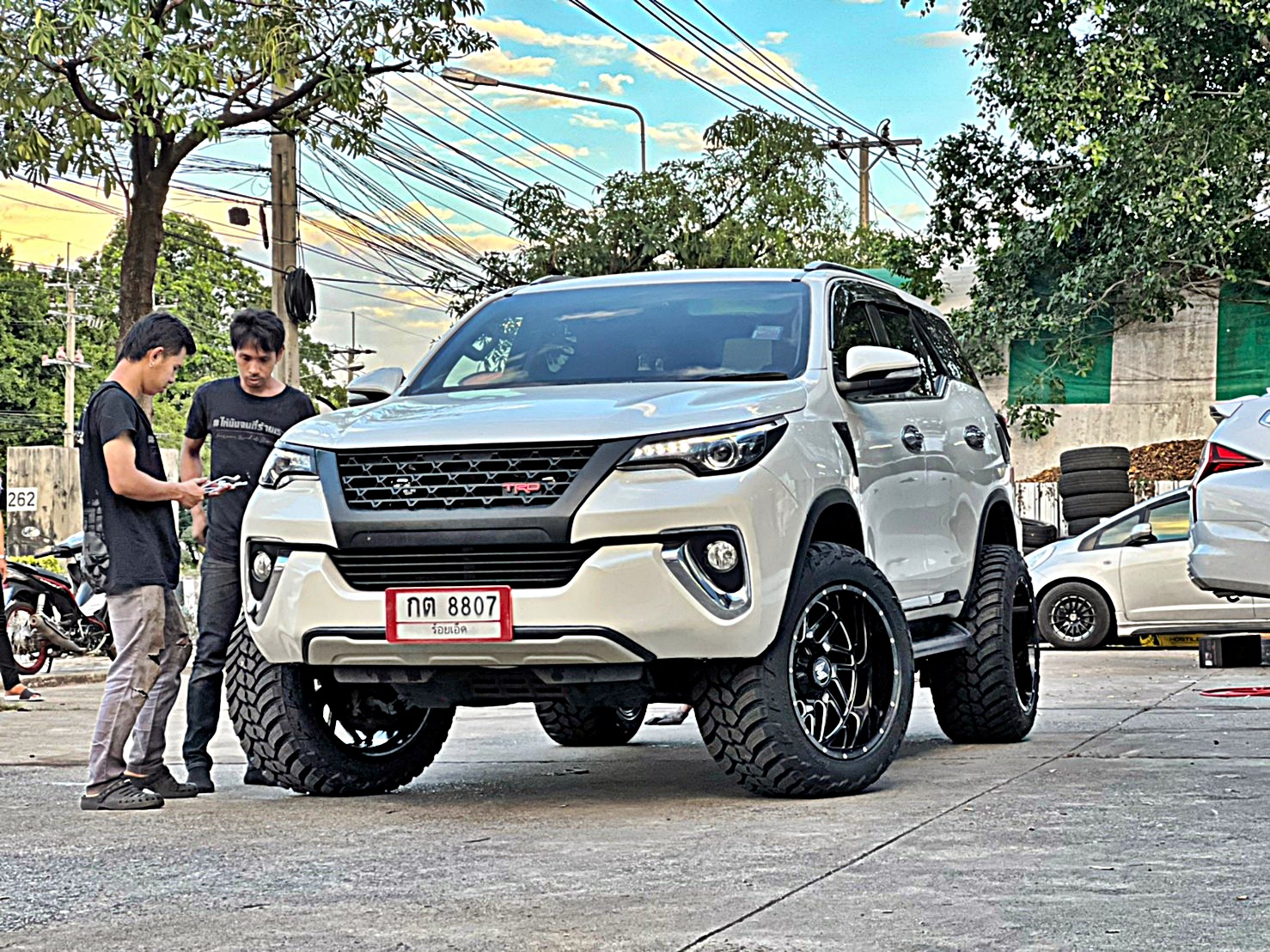 FORTUNER ทรงเมกา ล้อขอบ20 ที่ STEP9