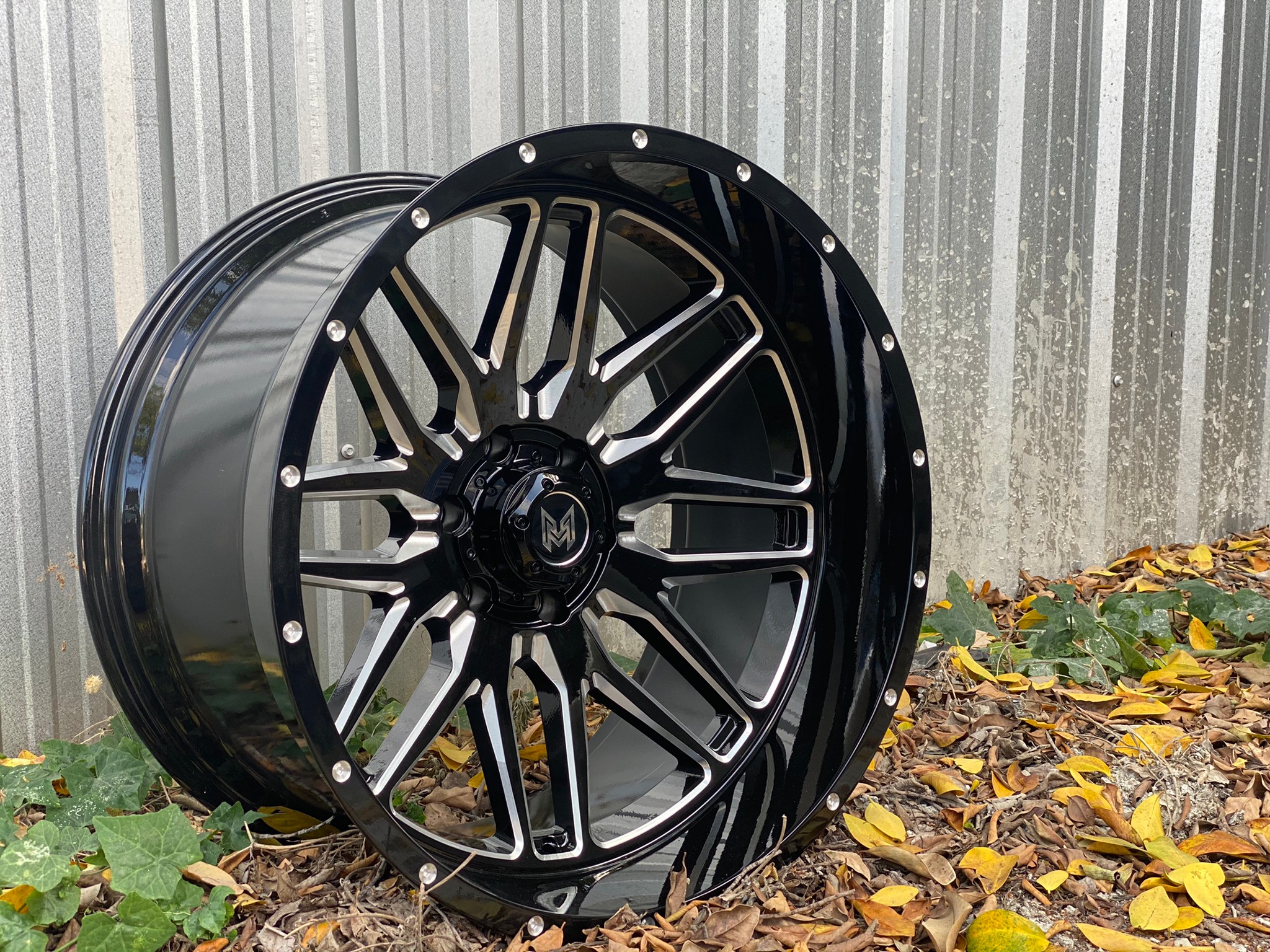 MAGNETIC 22x12 ET-44 CROSSWIND MT 33/12.5R22