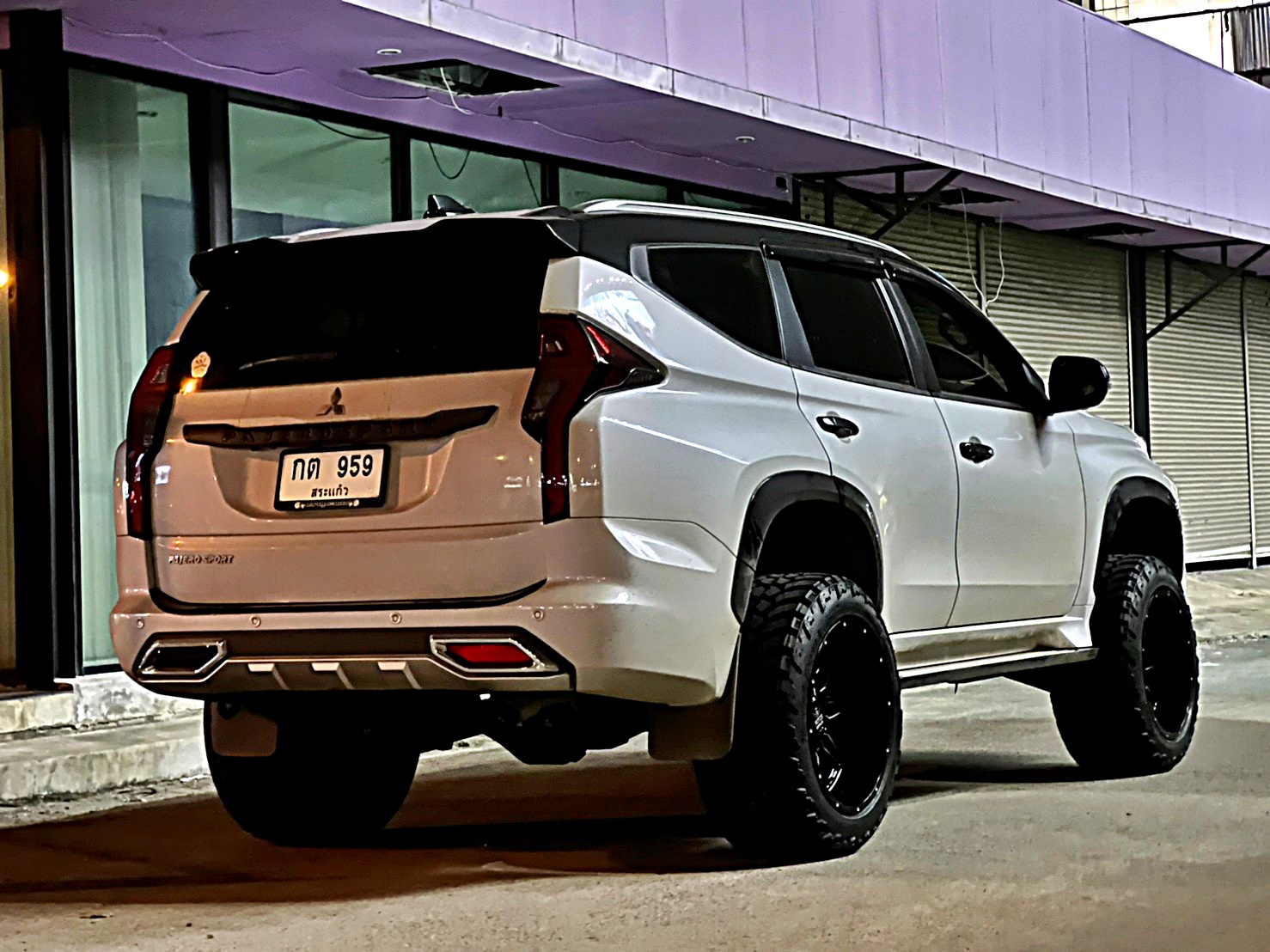 PAJERO SPORT ทรงเมกา ที่ STEP9