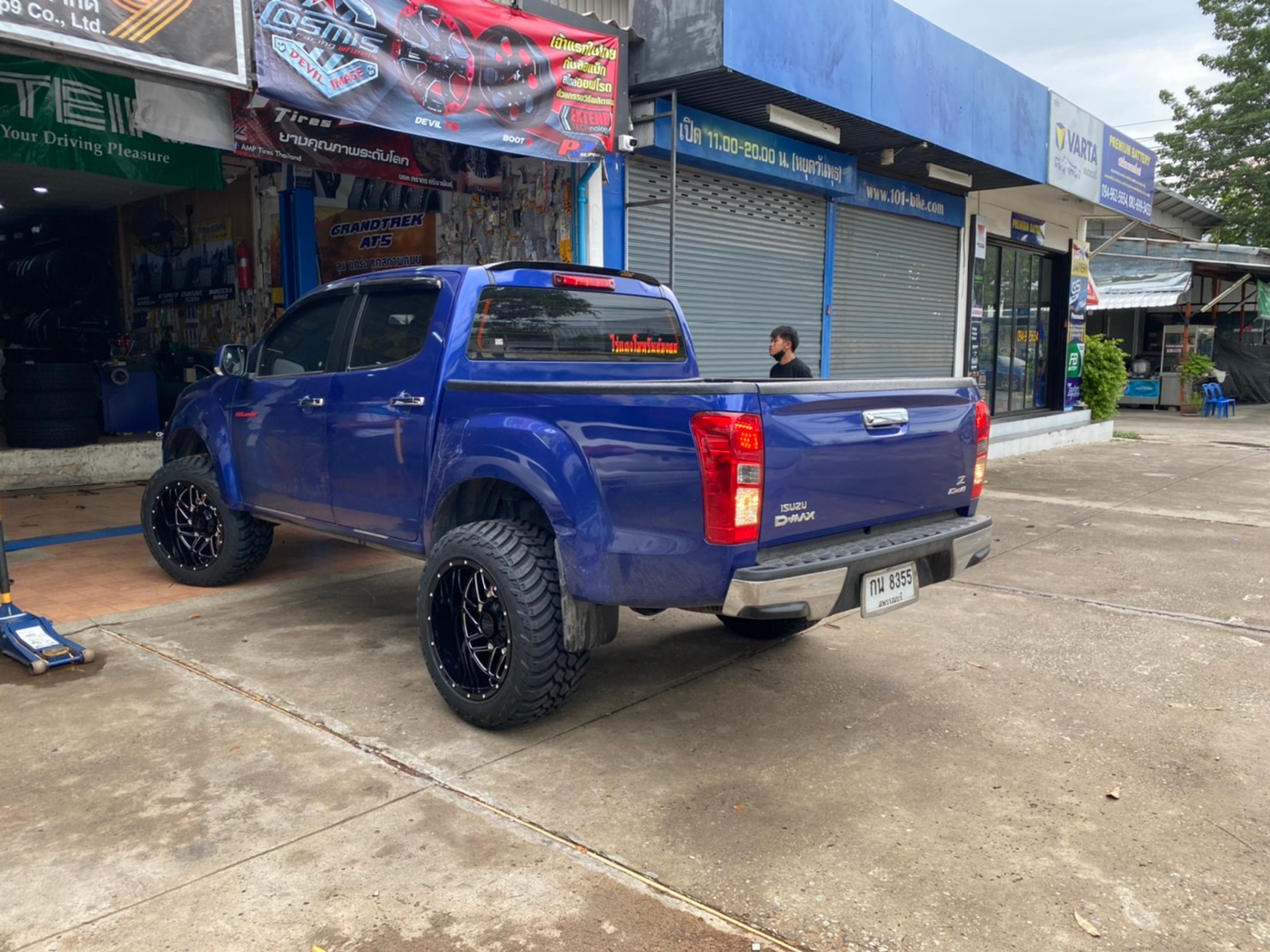 D-MAX มาจากสุพรรณบุรี จัดทรงเมกาที่ STEP9