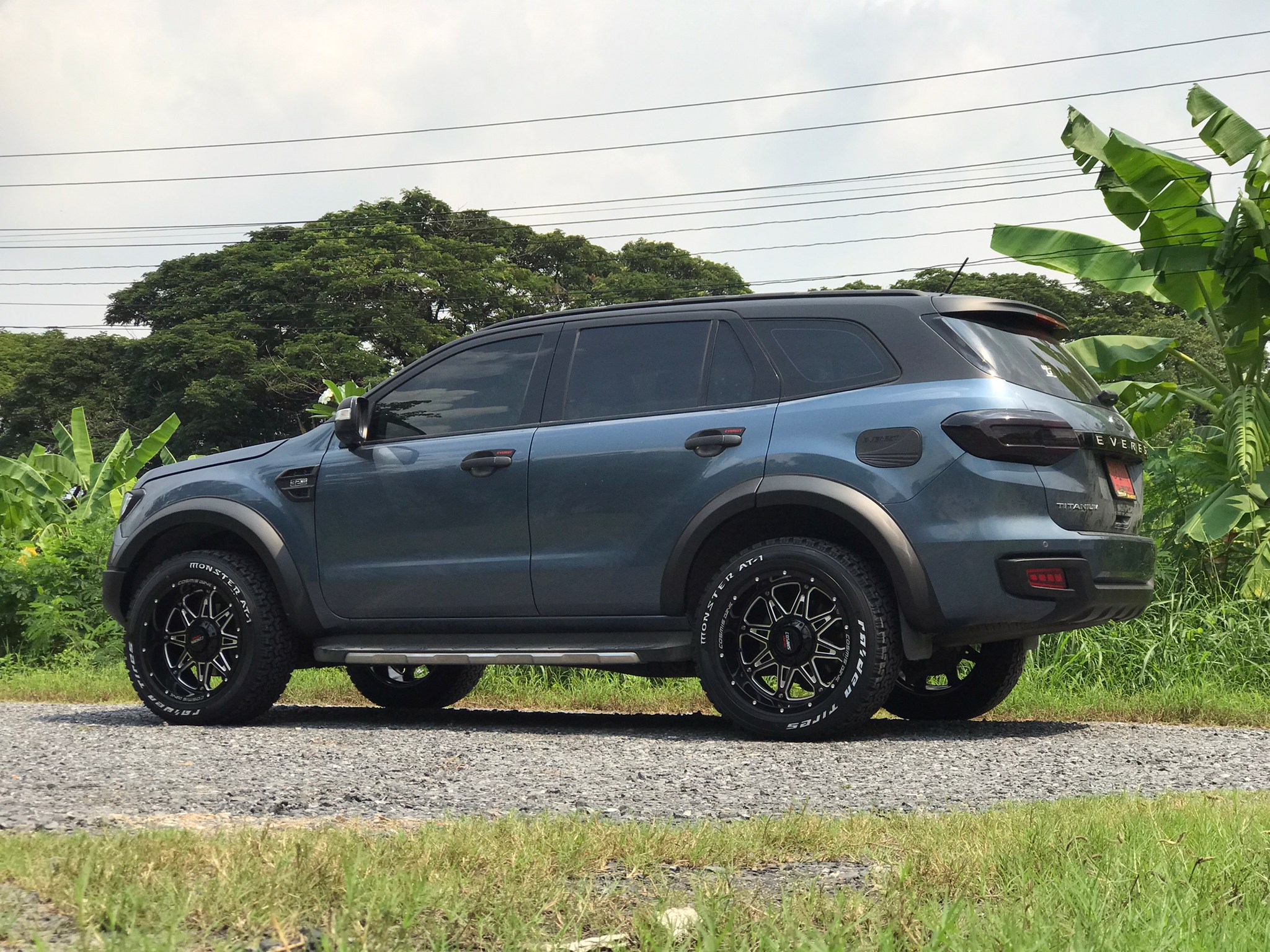 FORD EVEREST ล้อ COSMIS CROWN ผลงานจาก STEP9