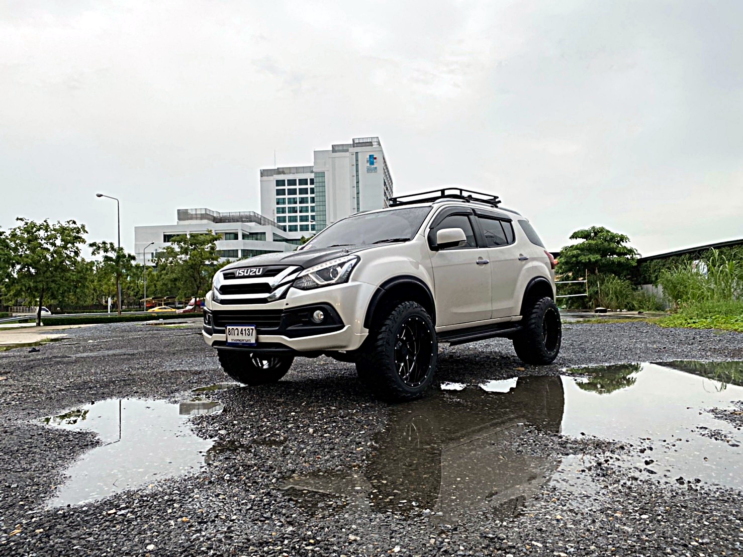 MU-X ทรงเมกา หล่อที่ STEP9