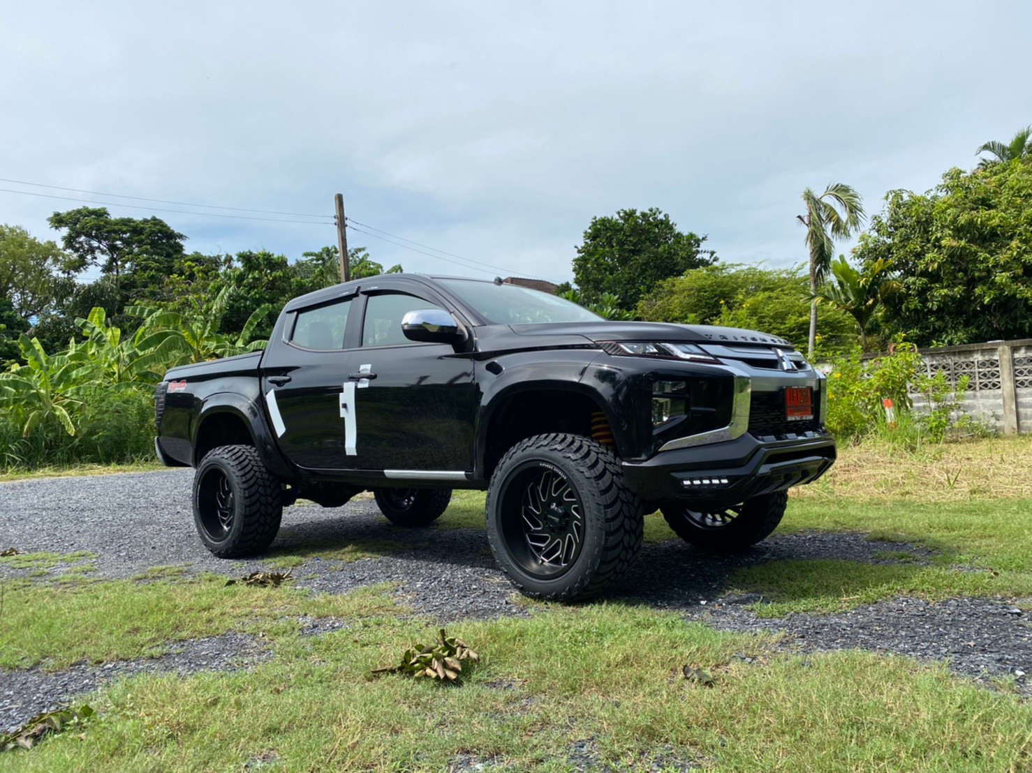 TRITON ป้ายแดงจัดทรงเมกาที่ STEP9