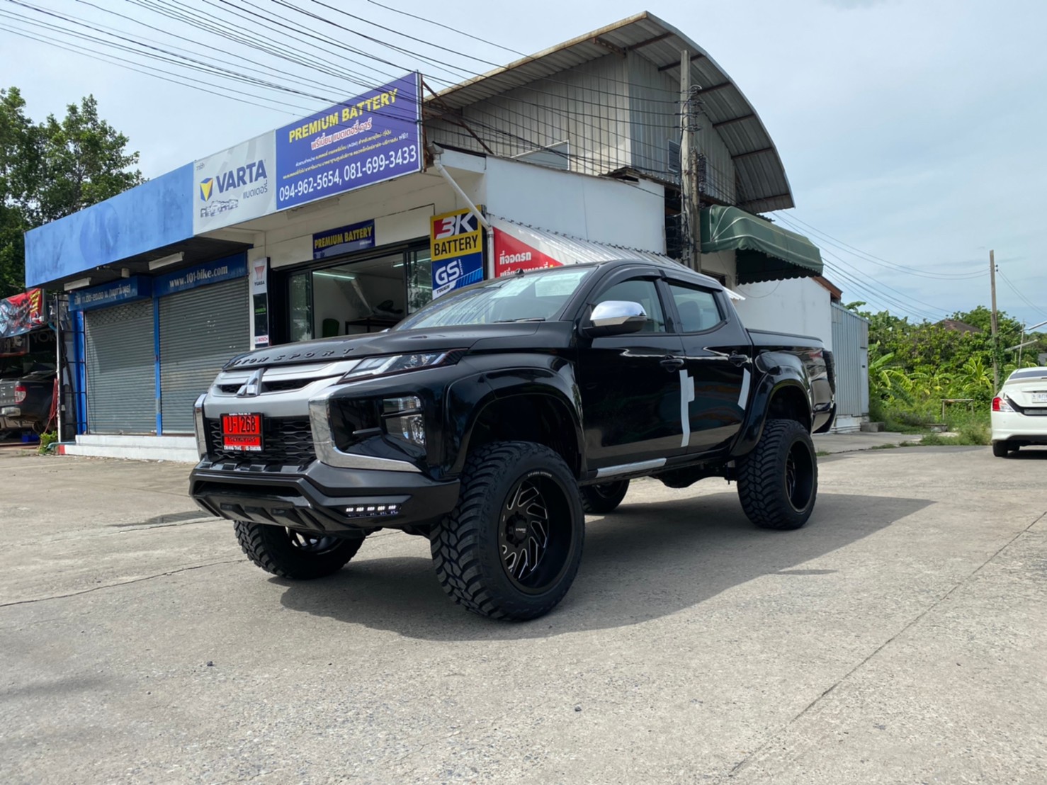 TRITON ป้ายแดงจัดทรงเมกาที่ STEP9