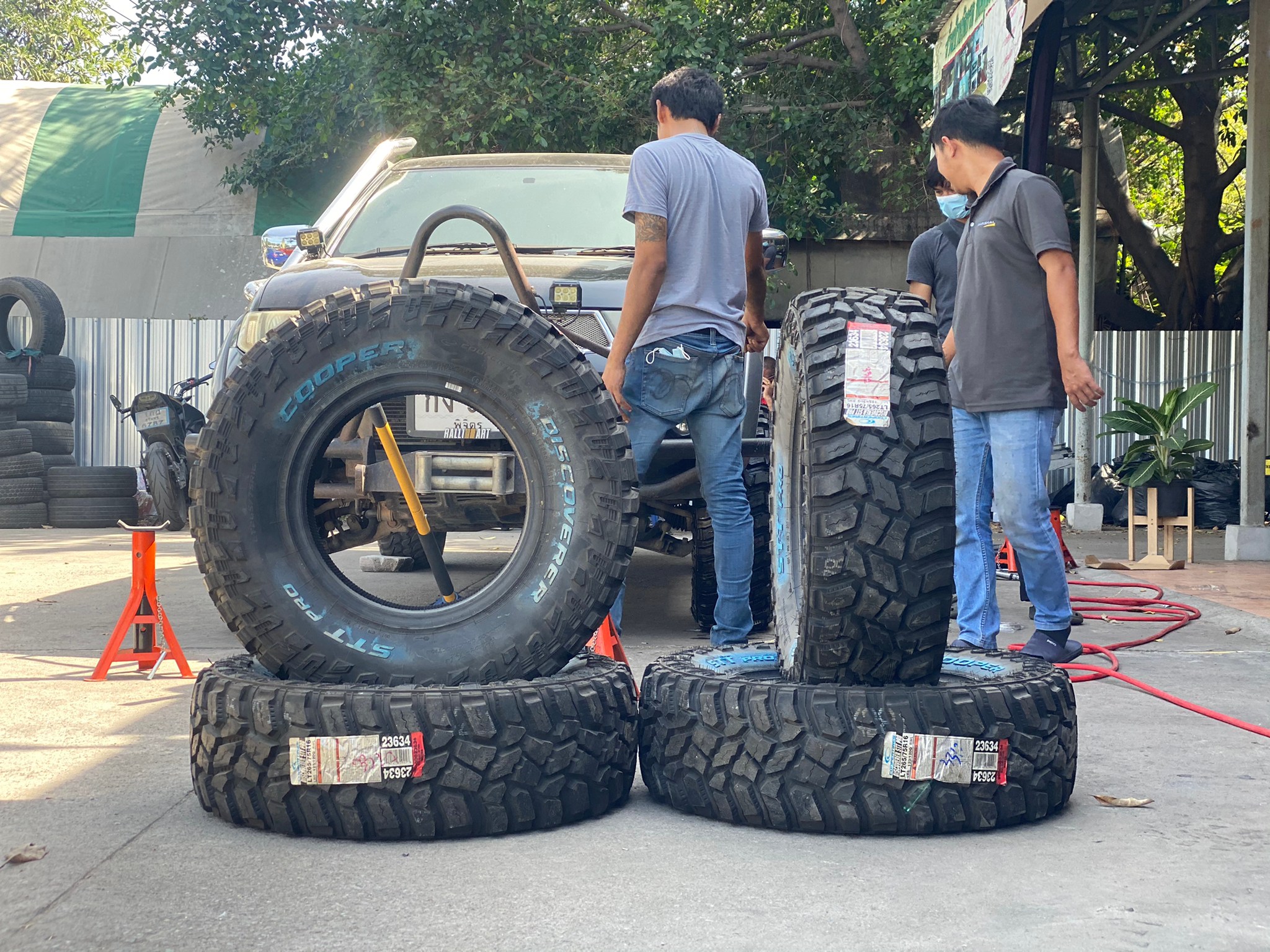 COOPER STT PRO 295/55-20 เส้น 8500 ปกติ 15000