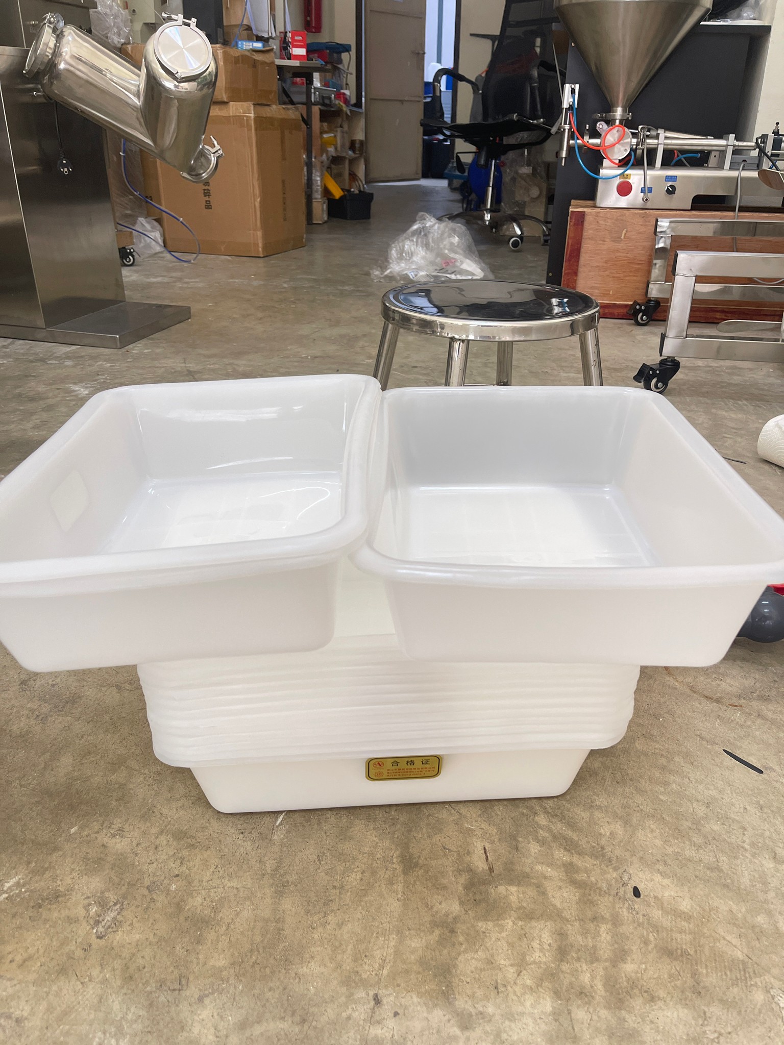 🌈ถาดตะกร้าพลาสติกทึบสีขาวทรงสี่เหลี่ยม ตะกร้าเก็บของ เนื้อ PP PE แข็งแรงทนทาน Plastic tray