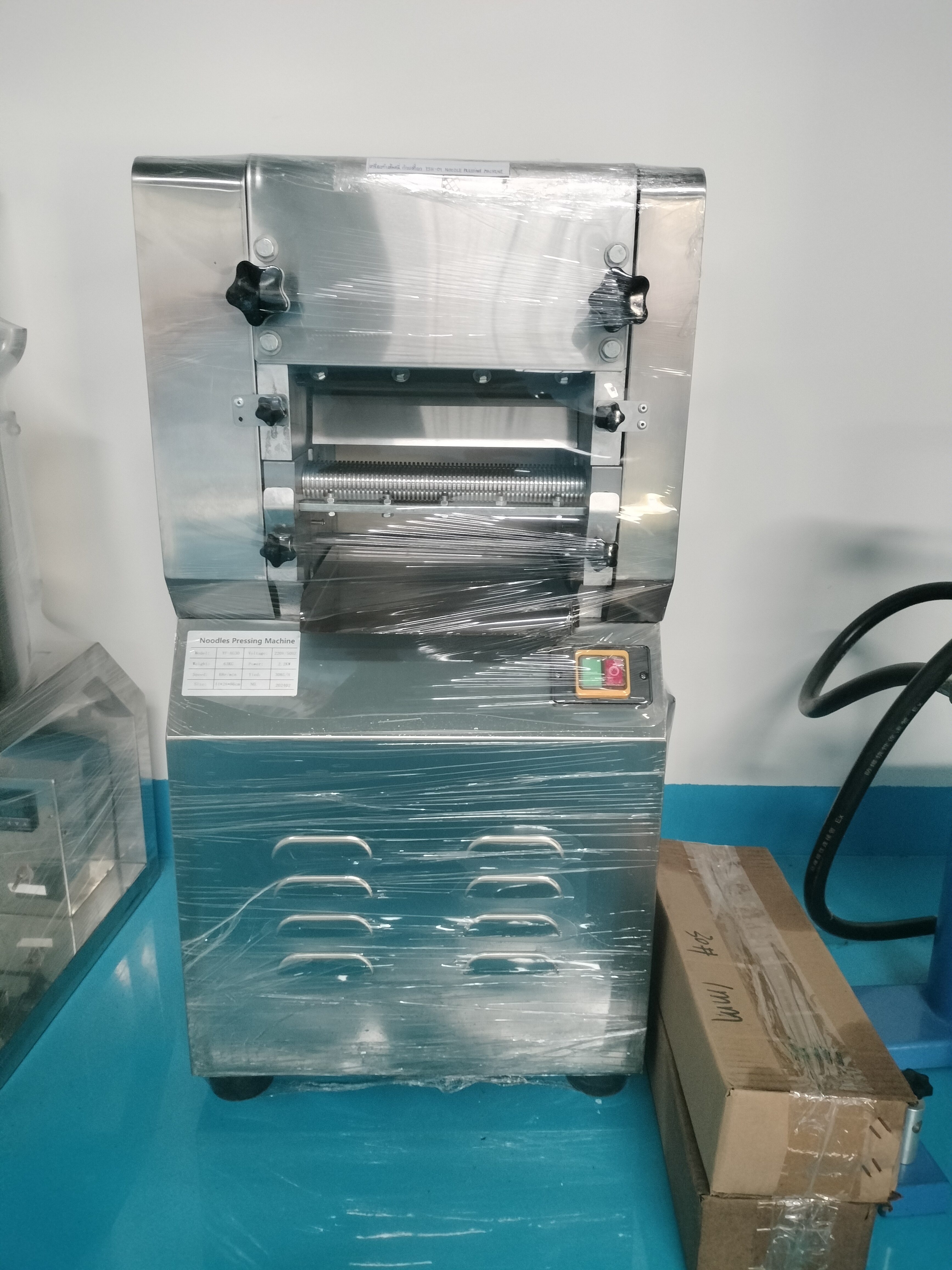 เครื่องทำเส้นหมี่ ก๋วยเตี๋ยว เครื่องทำรีดแผ่นแป้ง เครื่องสแตนเลส304 YSH-01 NOODLE PRESSING MACHINE