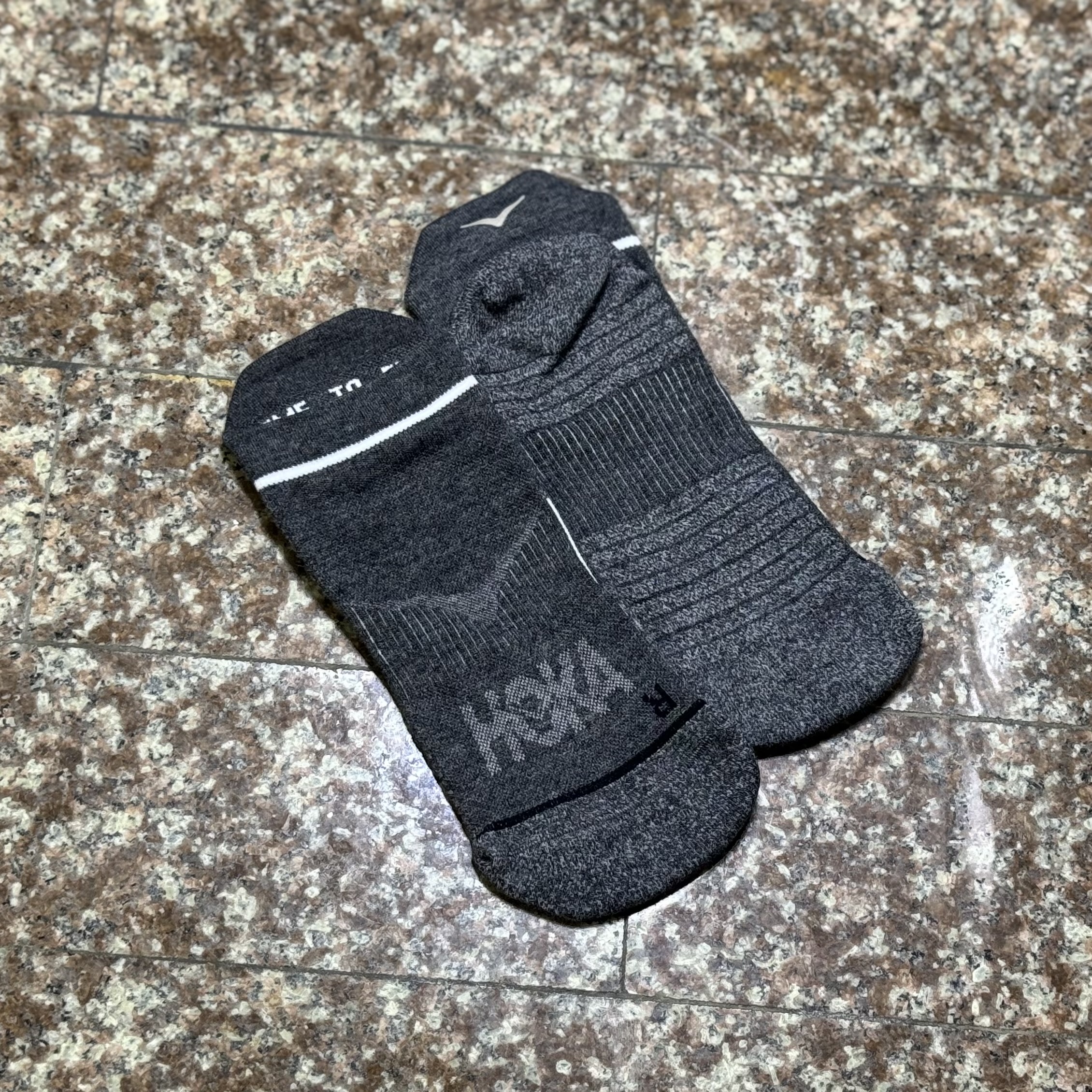 ถุงเท้าวิ่ง HOKA No-Show Running Socks ‘MonoChrome’ #แพค1คู่ (M)