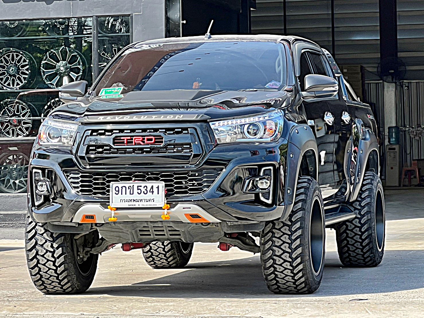 TOYOTA REVO แต่งทรงเมกาที่ STEP9