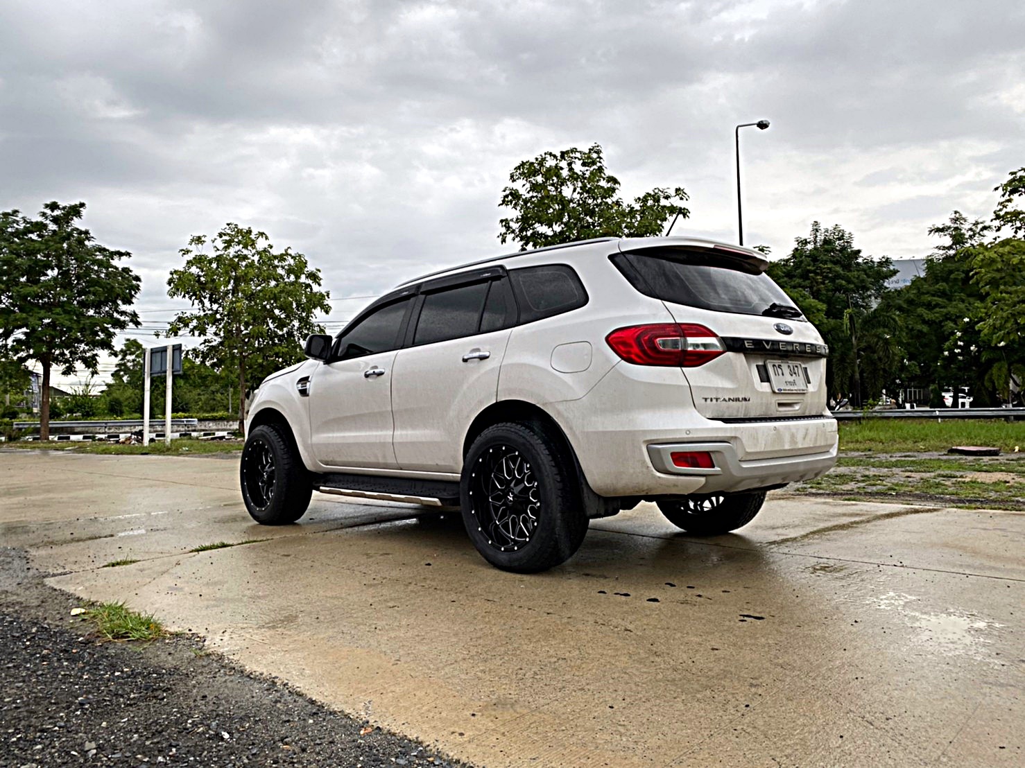 FORD EVEREST แบบไม่ยก
