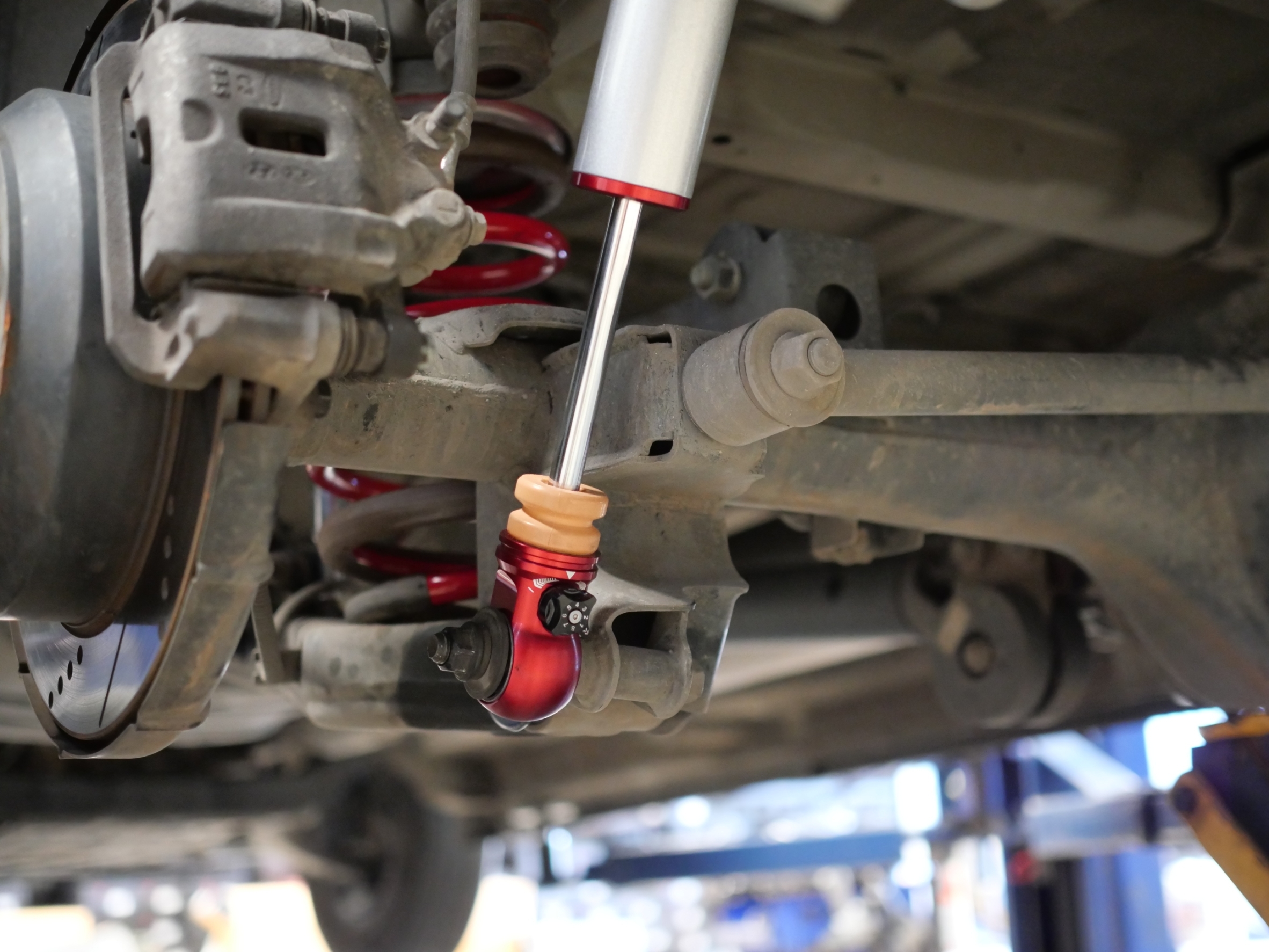 โช๊ค PROFENDER ใส่่ HYUNDAI H1 ปรับนุ่ม16ระดับที่ STEP9