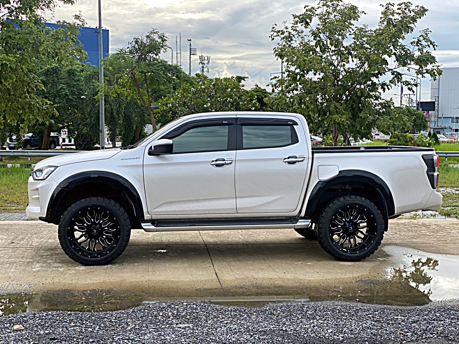 D-MAX ทรงเมกา มาไกลจากปราจีนบุรี