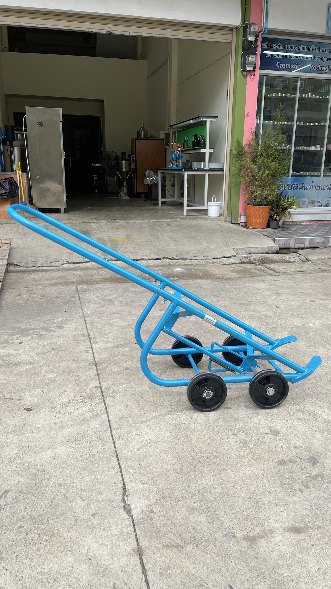 รถเข็นอเนกประสงค์ถังเคมี 200ลิตร พร้อมเท่ลงได้ในตัว 4 ล้อ DF20