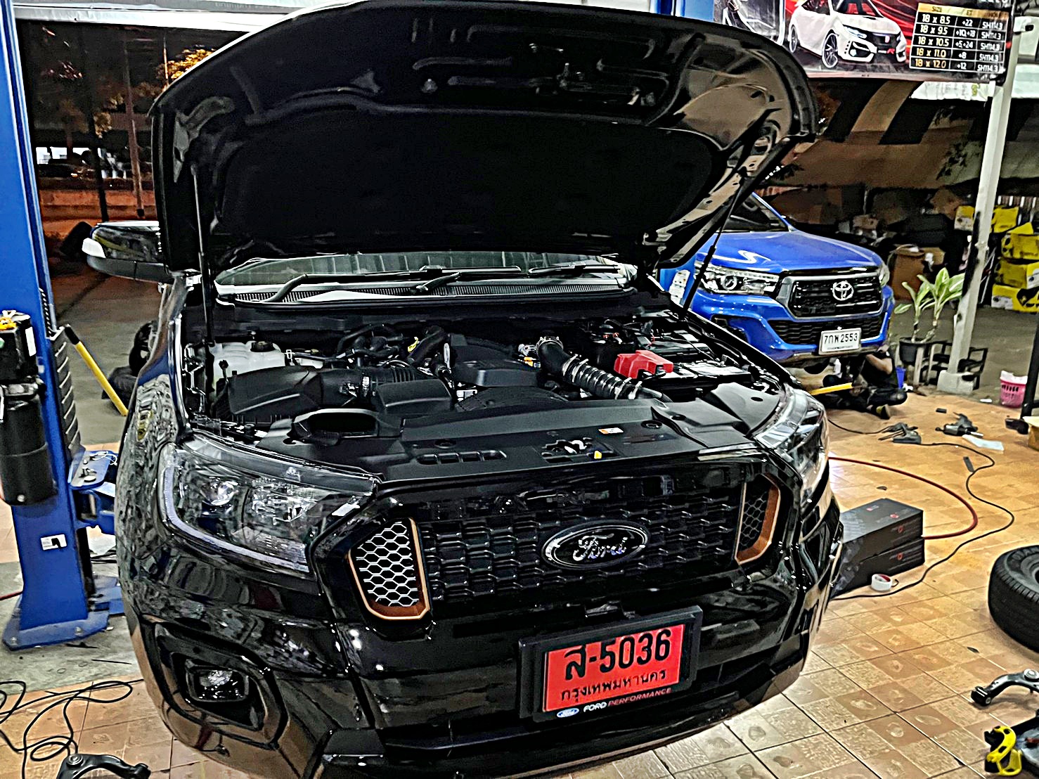 FORD WILDTRAK ชุดแต่งรอบคัน ทรงเมกาที่ STEP9