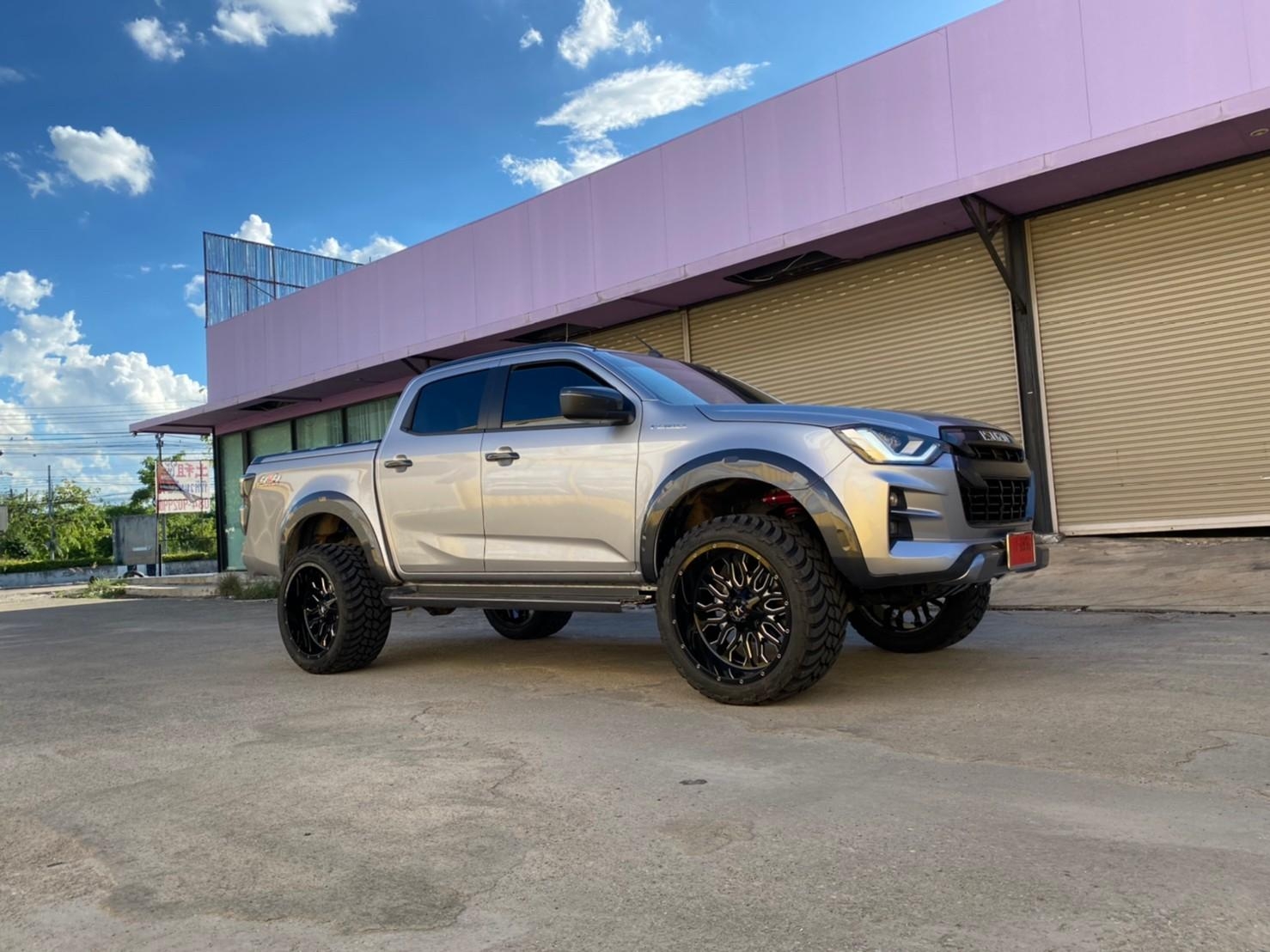 OFFROAD ขอบ22 ออฟ-44 ตัวใหม่ พร้อมยาง AMP MTA 33x12.5R22 ปี21