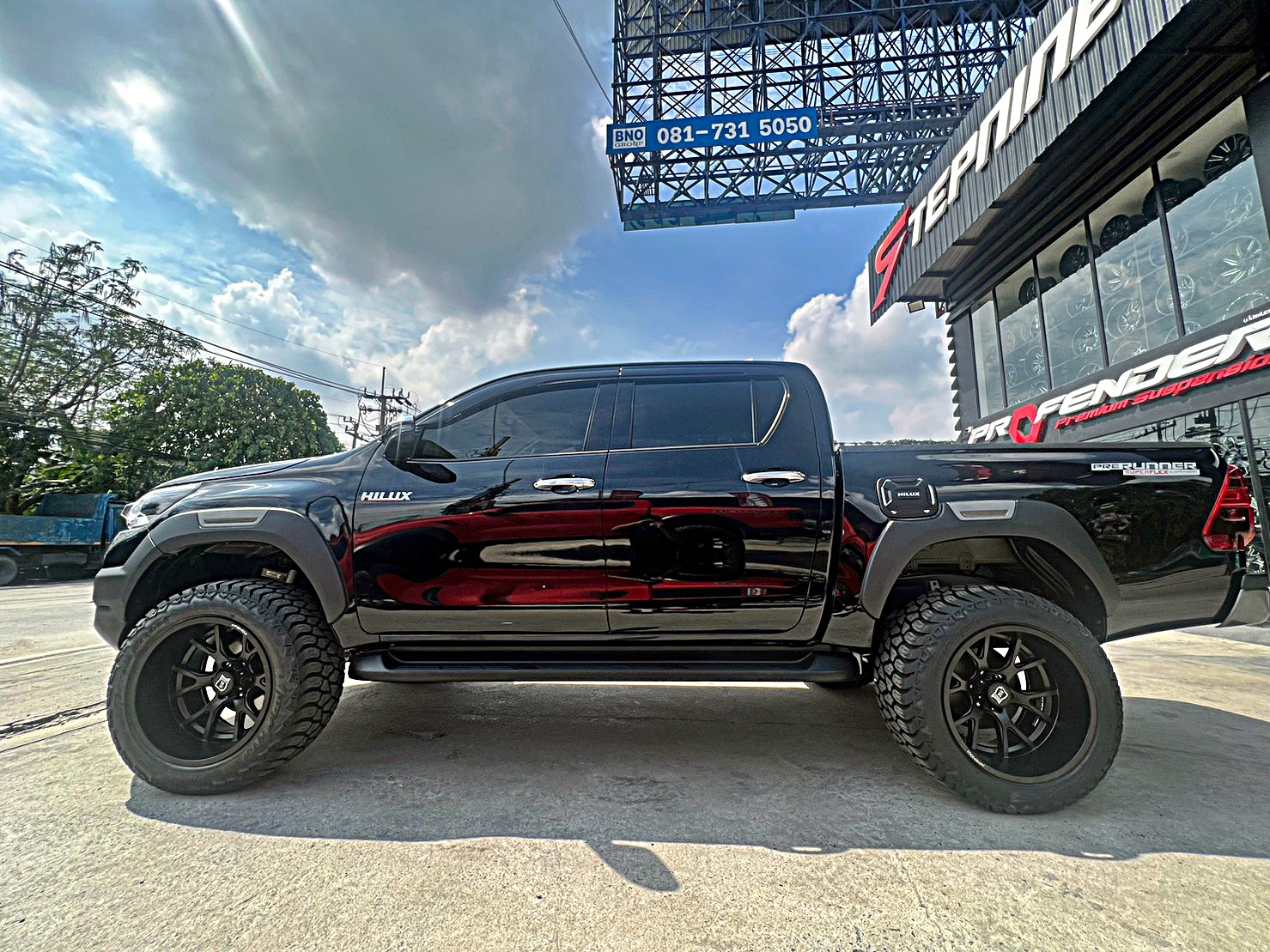 TOYOTA REVO แต่งทรงเมกาที่ STEP9