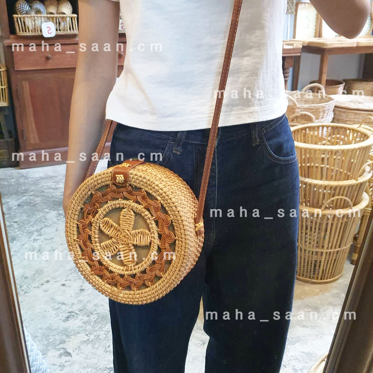 กระเป๋าหวาย สะพายสายหนัง แต่งลายเปลือกหอย ฝังมุก ทันสมัย 🥨