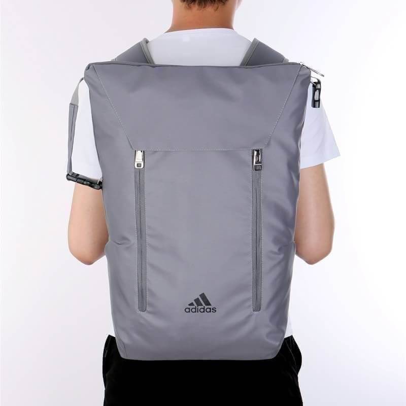 กระเป๋าทรงสปอร์ต Adidas สีเทา