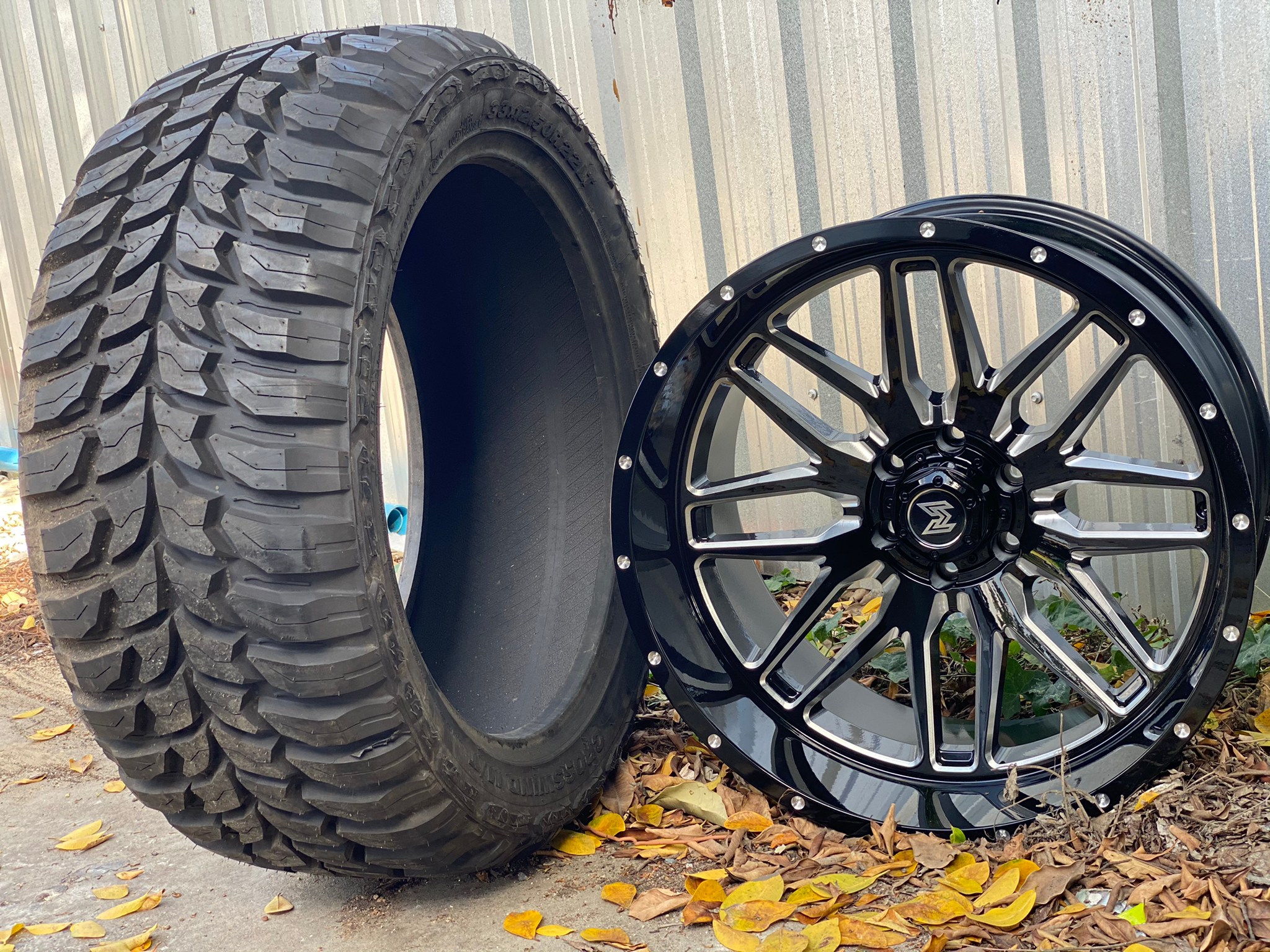 MAGNETIC 22x12 ET-44 CROSSWIND MT 33/12.5R22