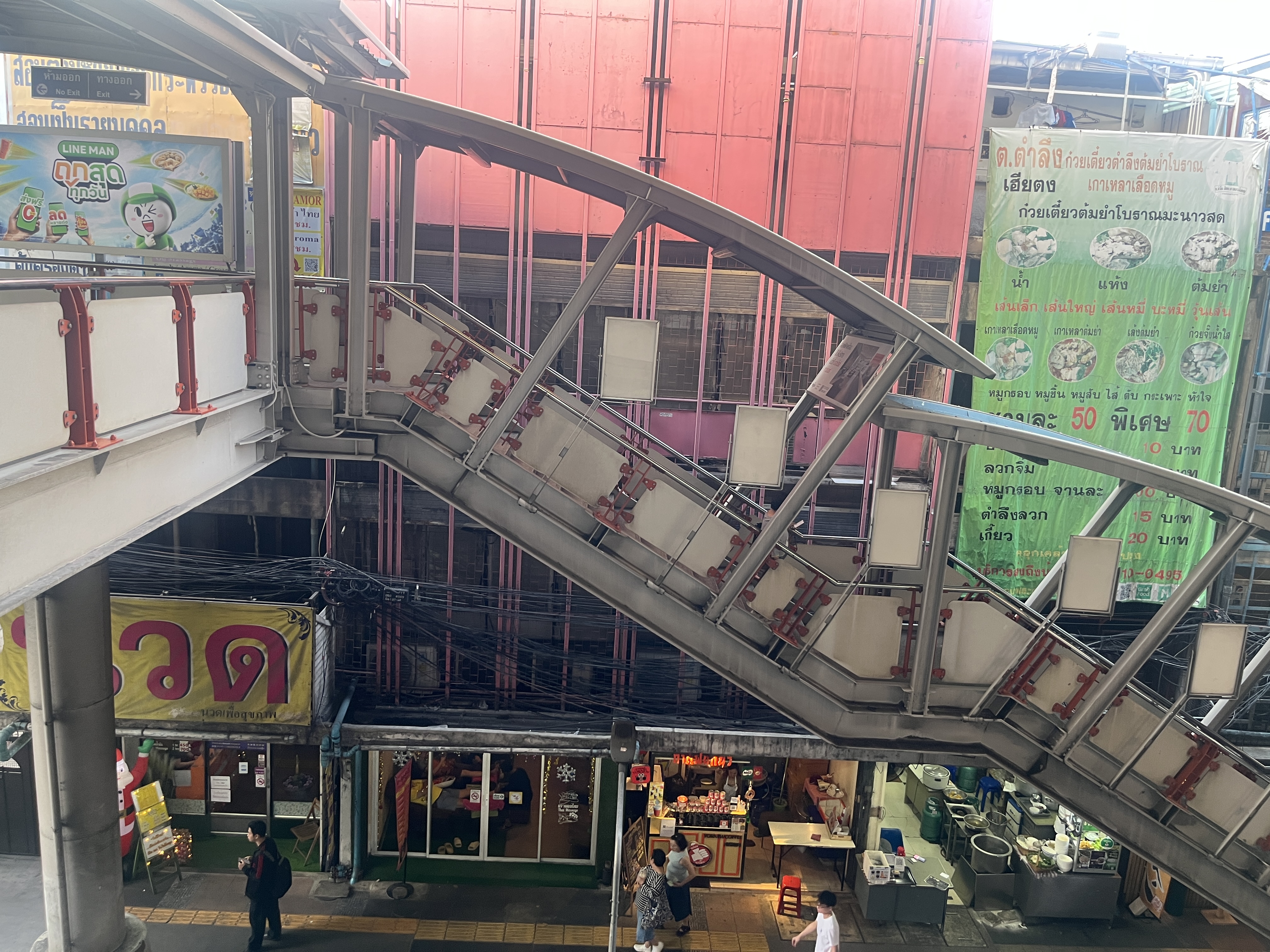 ที่ดิน Prime Commercial Asset – BTS Saphan Khwai, Bangkok ติดรถไฟฟ้าบีทีเอส สถานีสะพานควายพร้อมอาคารพาณิชย์ 8 ห้อง