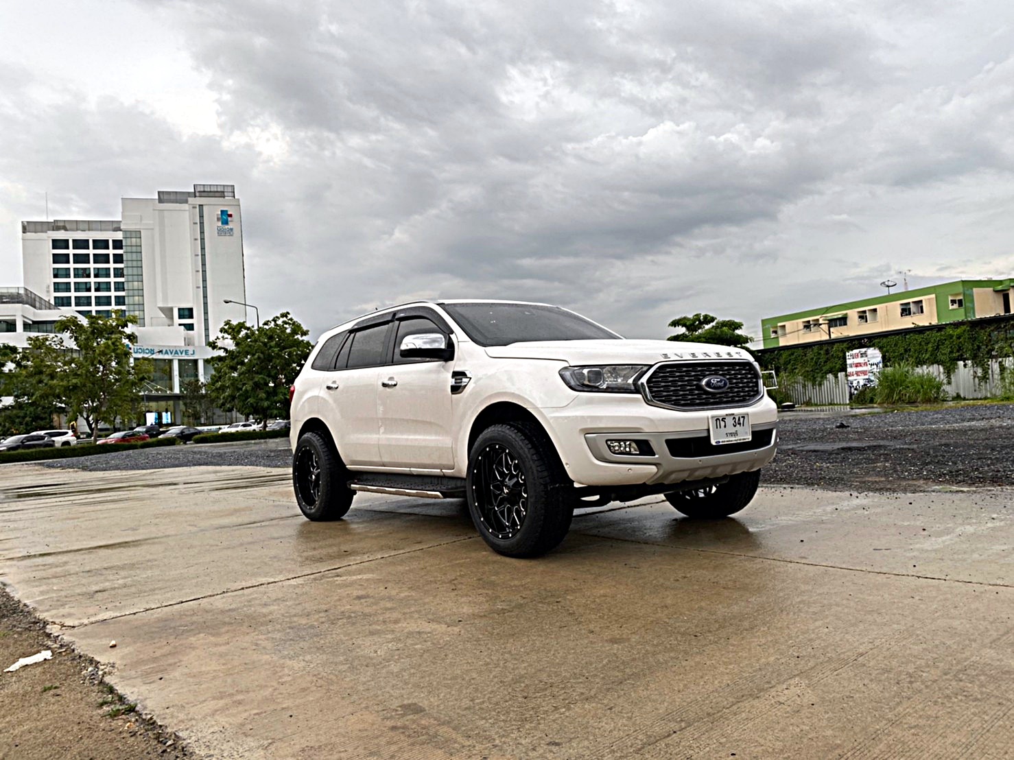 FORD EVEREST แบบไม่ยก