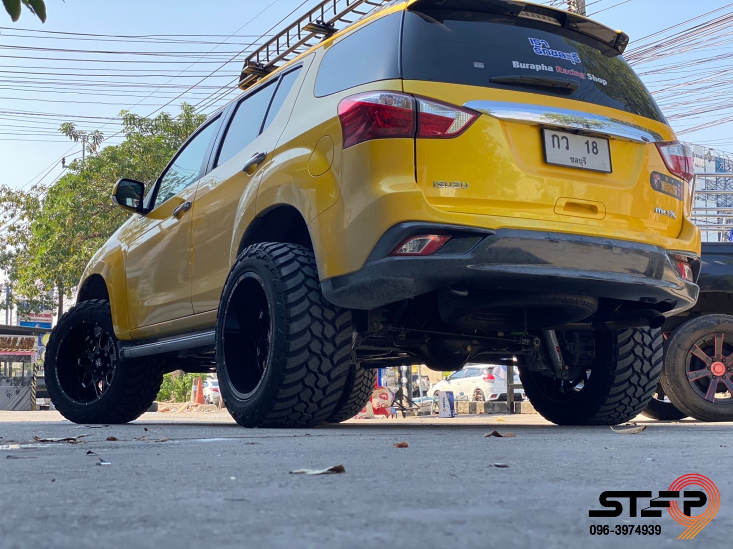 MU-X ทรงเมกา MUJ ที่ STEP9