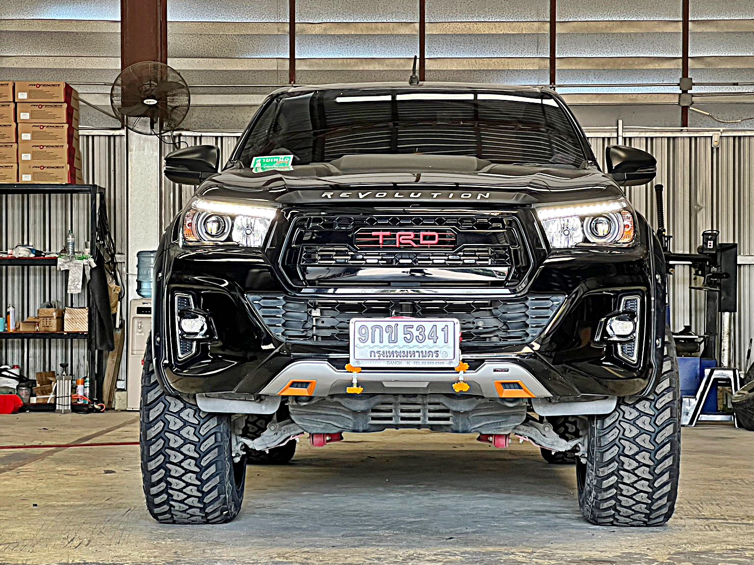 TOYOTA REVO แต่งทรงเมกาที่ STEP9