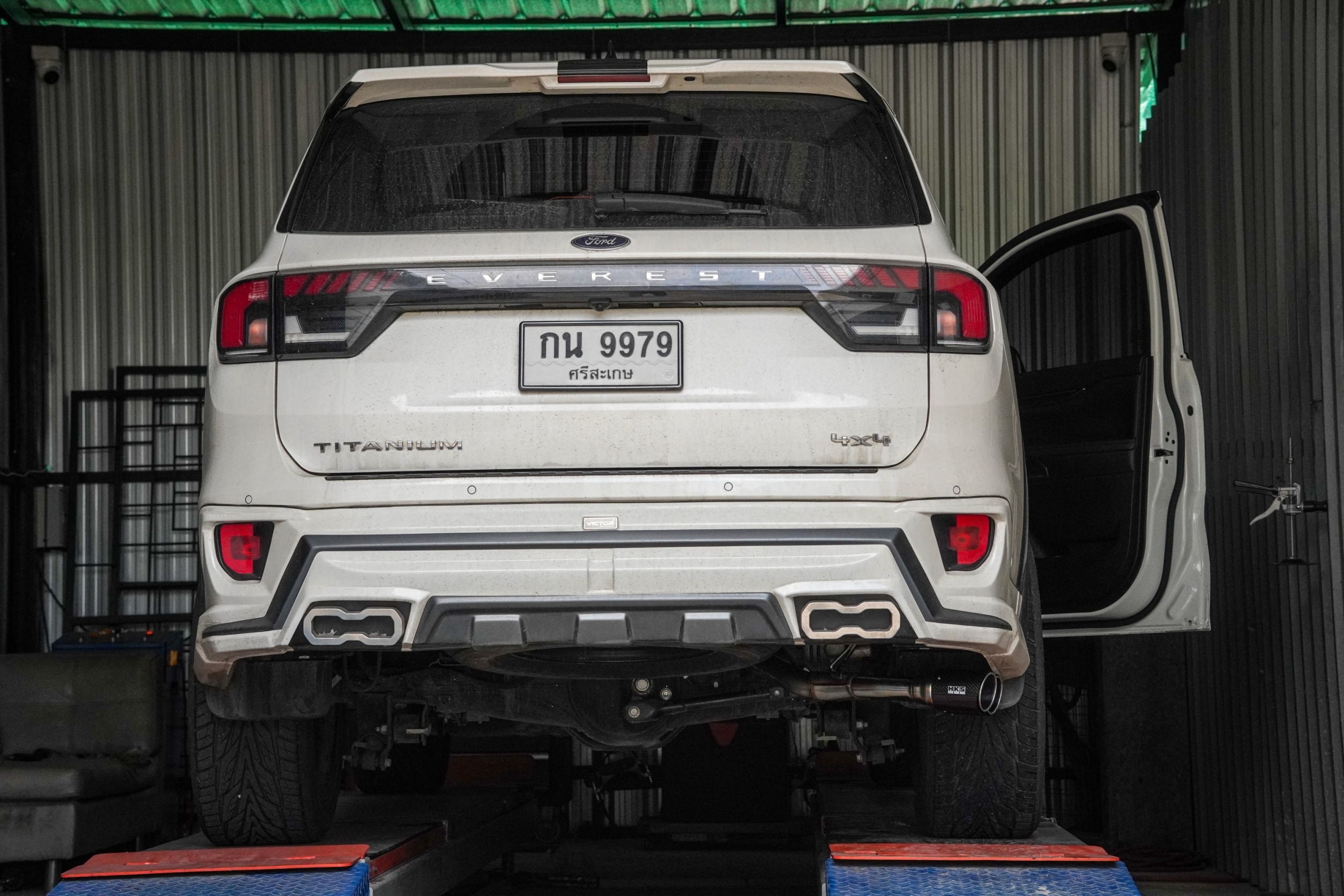 ท่อ HKS ปลายคู่ออกข้าง ใส่ EVEREST NEXTGEN ของแท้ที่ STEP9