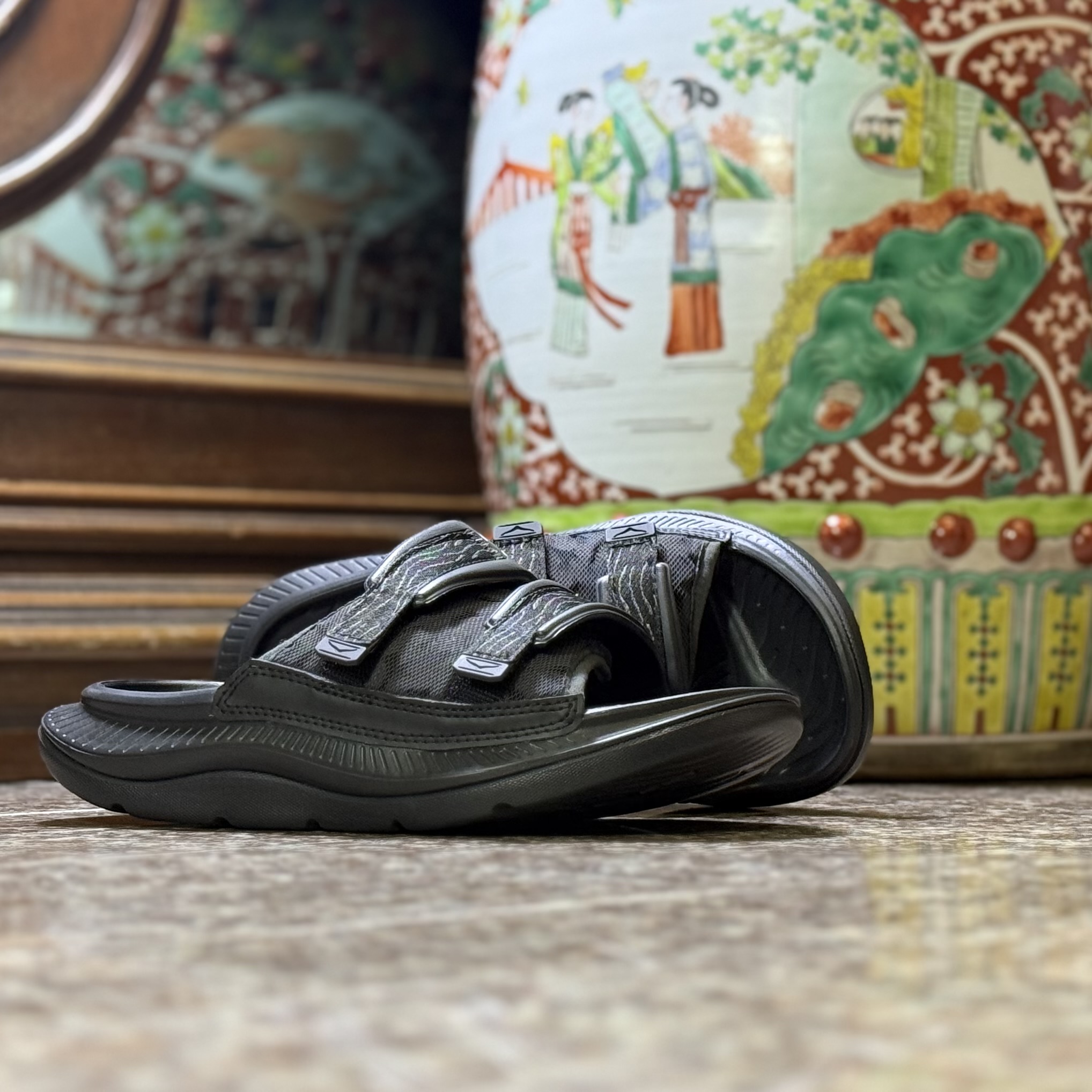 รองเท้า HOKA Ora Luxe ‘TripleBlack’ (W6/7US)