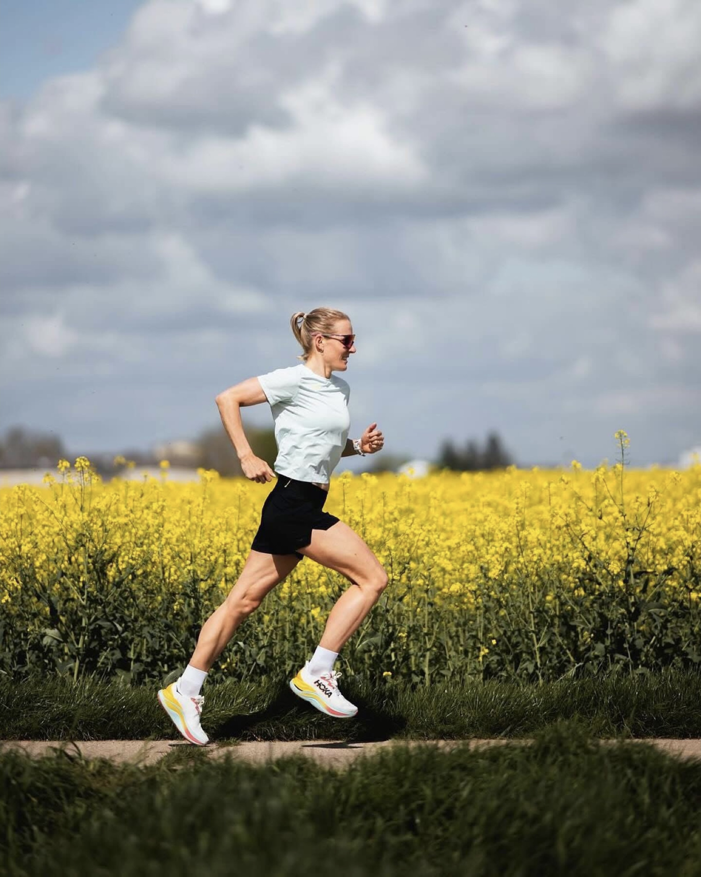 รองเท้าวิ่ง HOKA Skyward X Women #มือ2 (W8.5US)