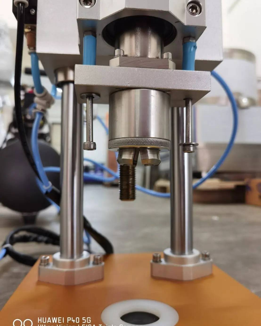 เครื่องปิดฝาขวดยาฉีด ขวดคอนแทคเลนส์ (แบบเหยียบ+ต้องใช้คู่กับเครื่องปั้มลม)