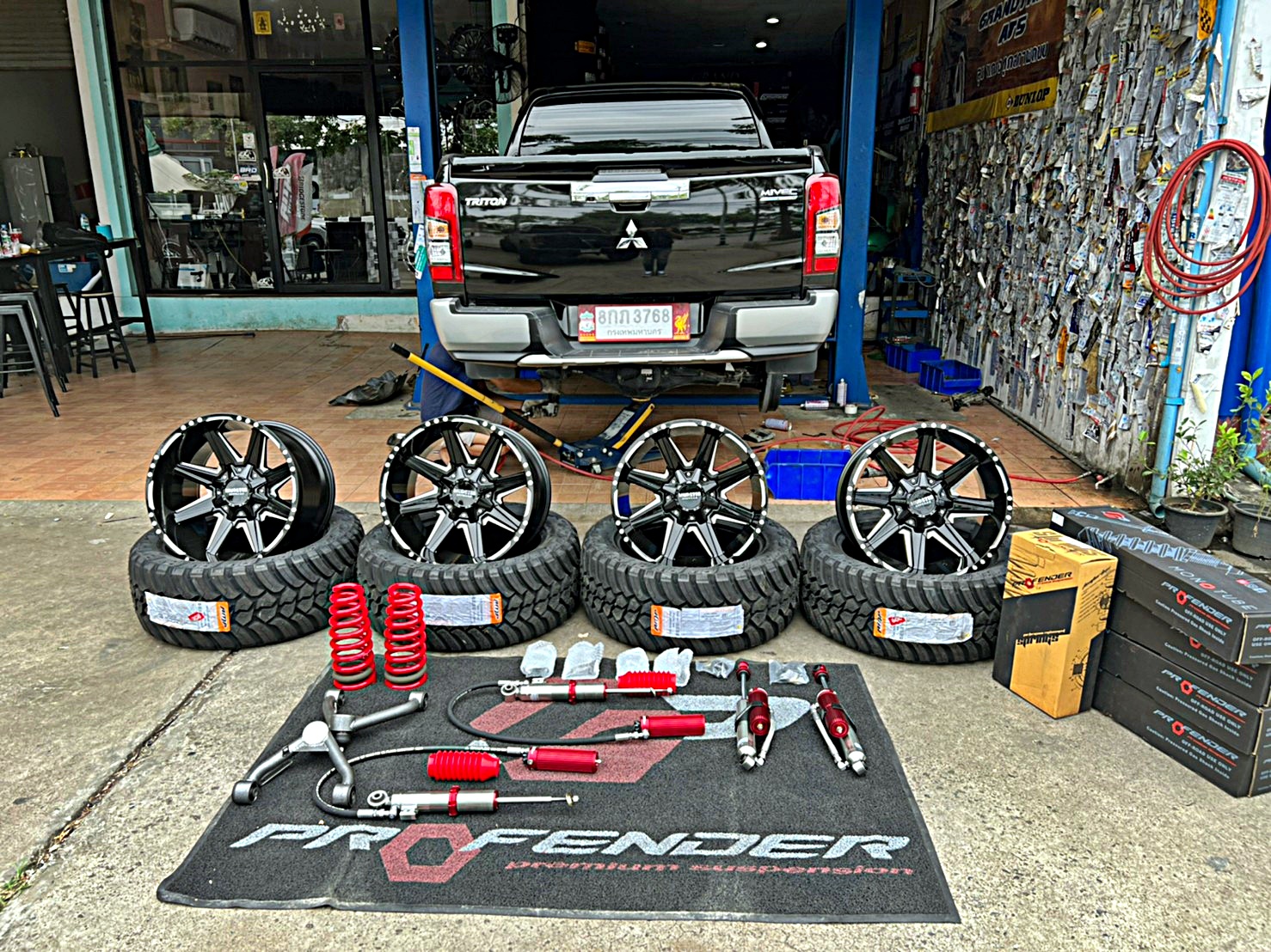 TRITON ทรงเมกา ที่ STEP9