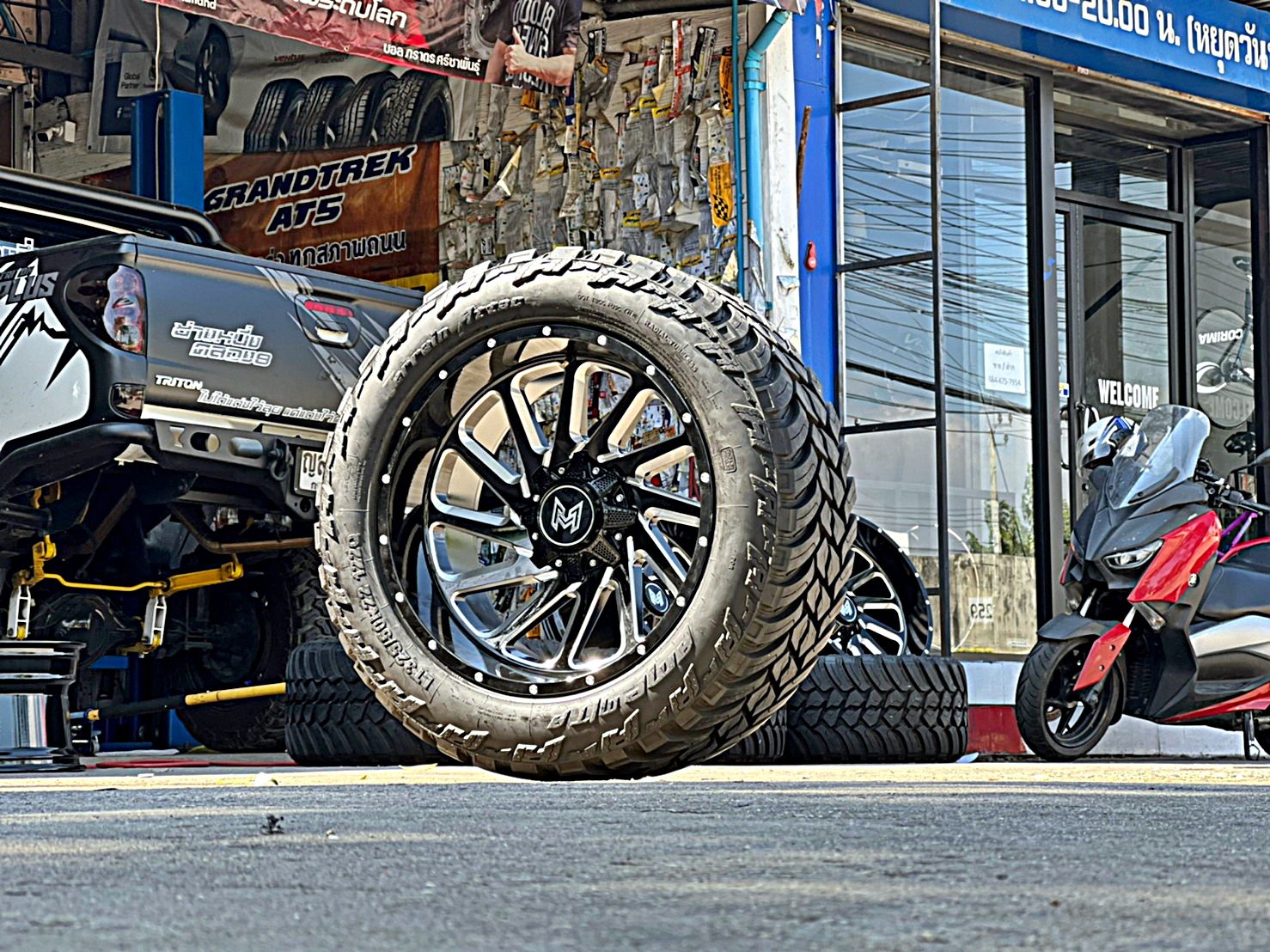 TRITON ทรงเมกา ที่ STEP9