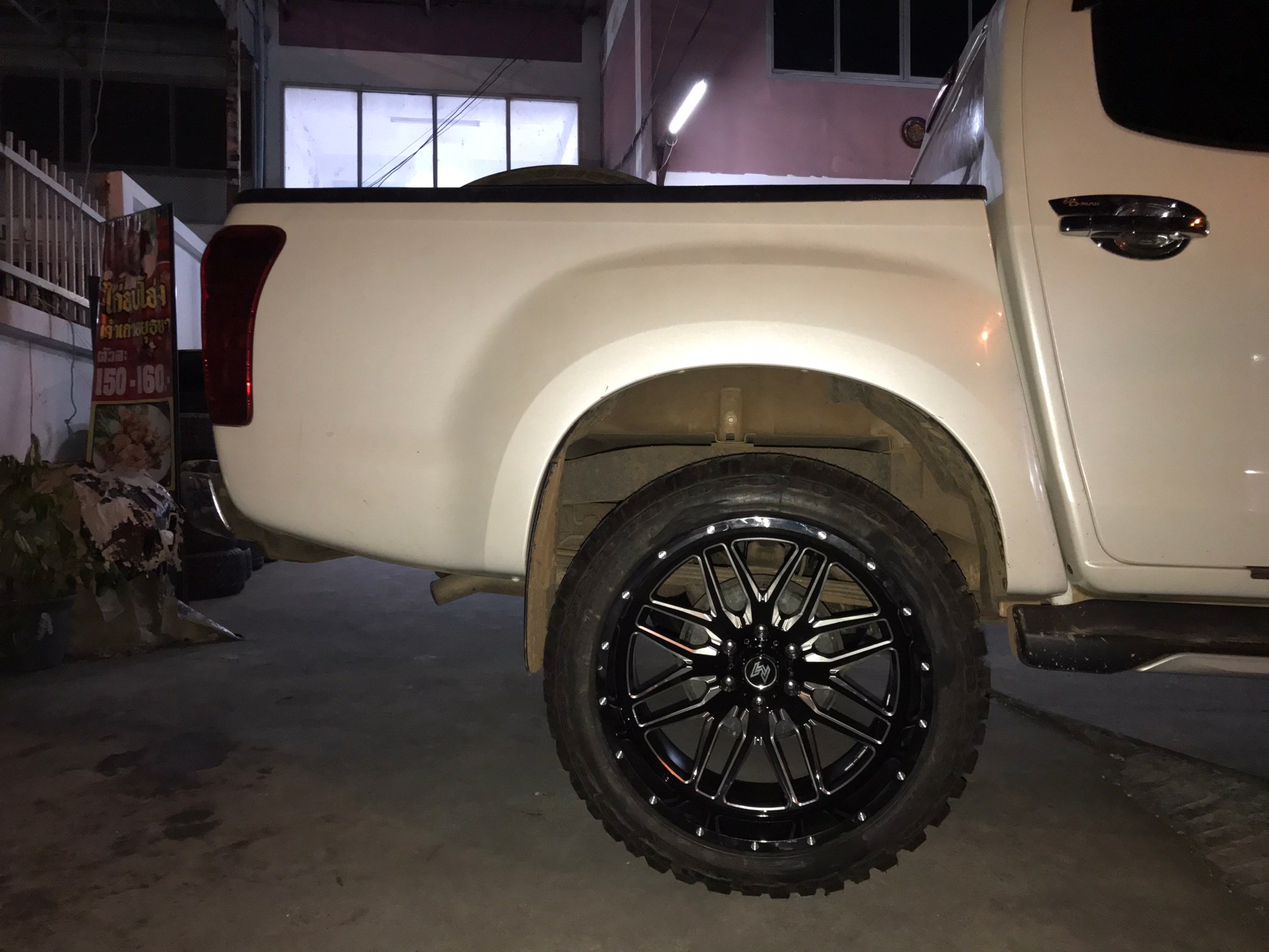 MAGNETIC 22x12 ET-44 CROSSWIND MT 33/12.5R22