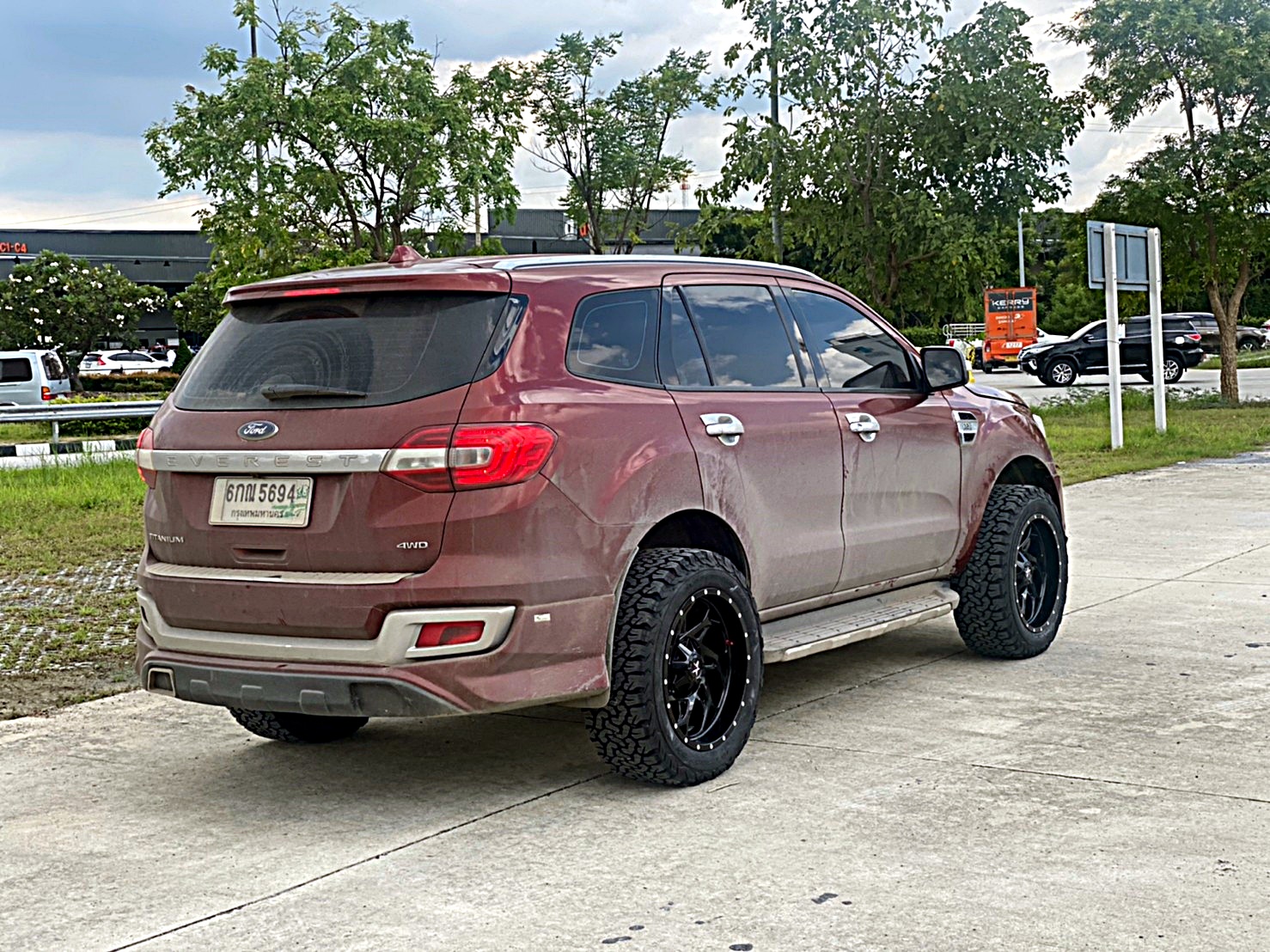 FORD EVEREST แต่งออฟโรดแบบไม่ยก
