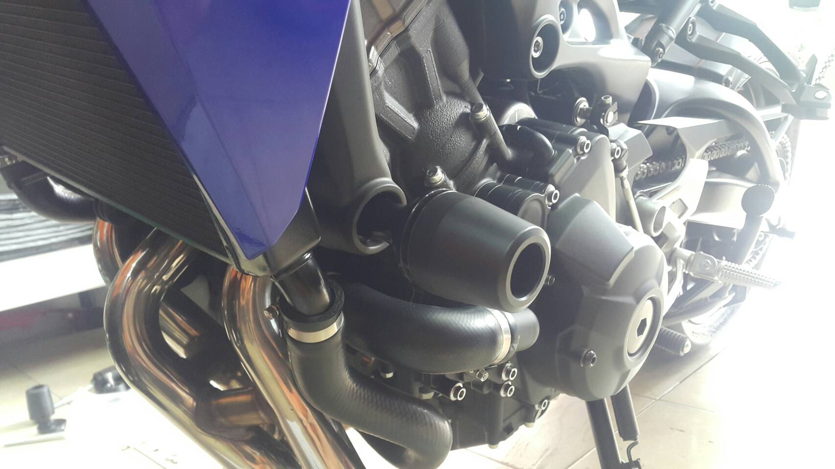 กันล้มข้าง MT09 ทุกปี XSR900 MT09 Tracer Mothracing กันล้มผลิตจากอลูมิเนียมนำเข้า เกรด6061T651 และPOM ติดตั้งง่าย(65) สีดำ