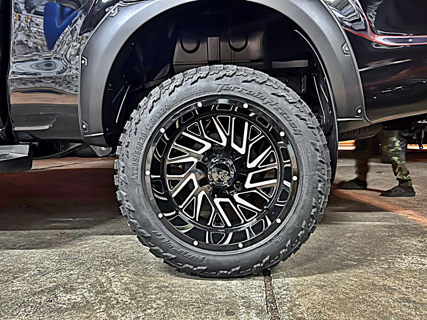 FORD ทรงเมกา ล้อ ATLAS LP105 ขอบ20