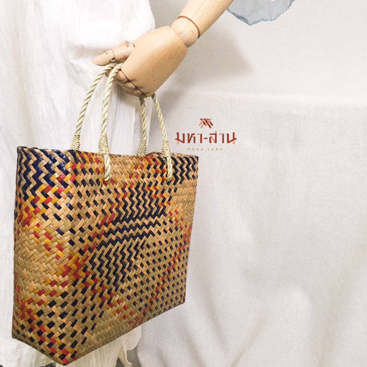 กระเป๋ากระจูด เหลี่ยมสี ขนาดกว้าง11นิ้ว สูง10นิ้ว 👜