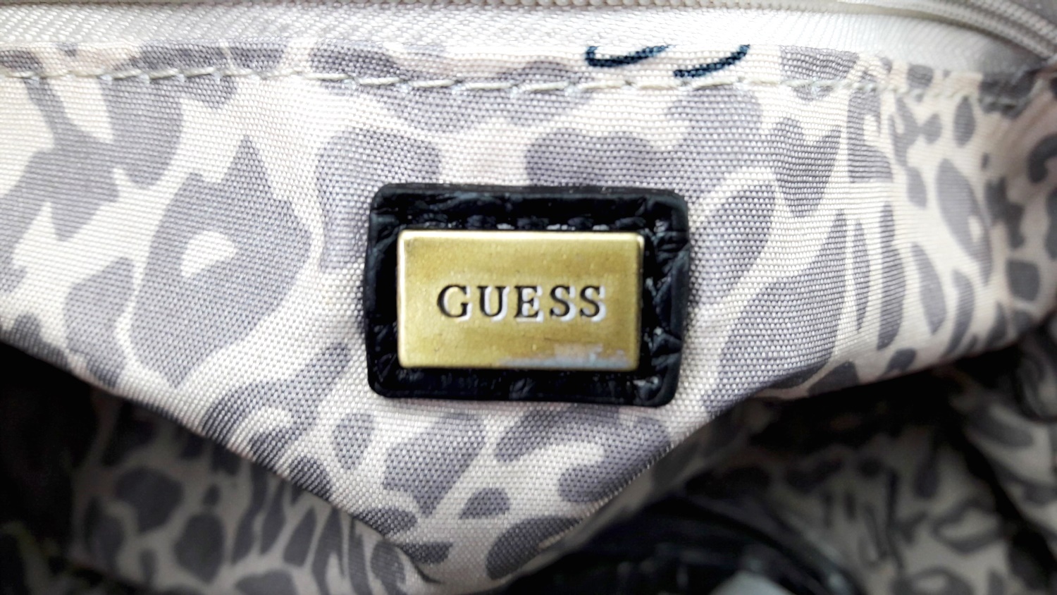 กระเป๋าถือ สะพาย GUESS