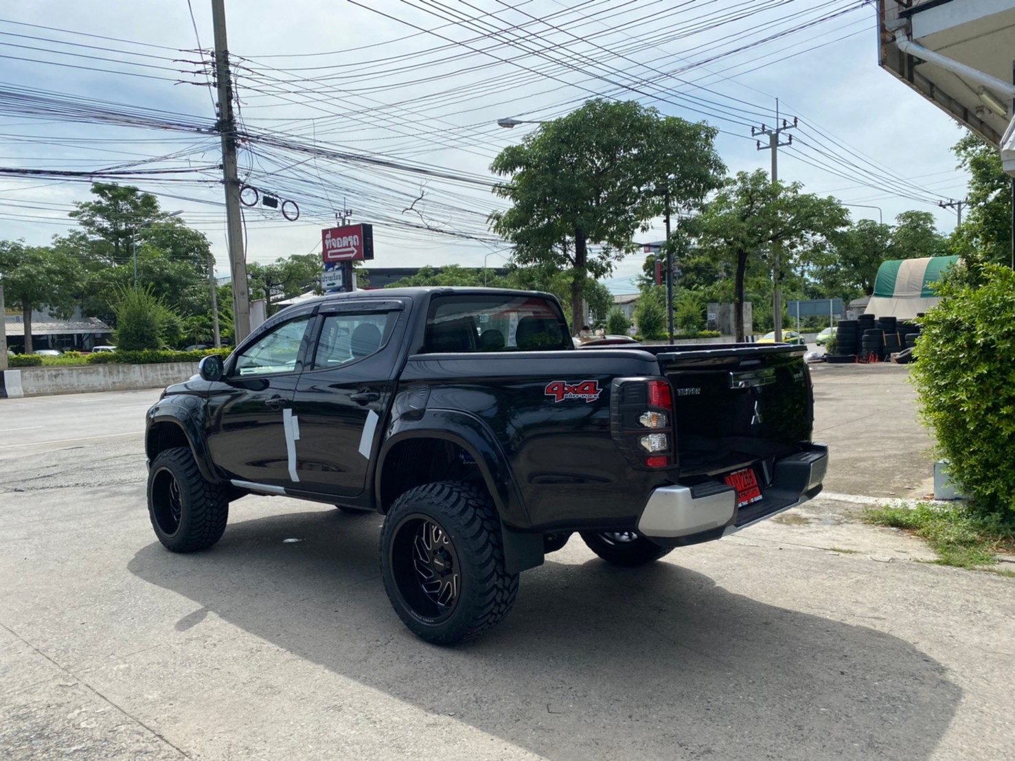 TRITON ป้ายแดงจัดทรงเมกาที่ STEP9