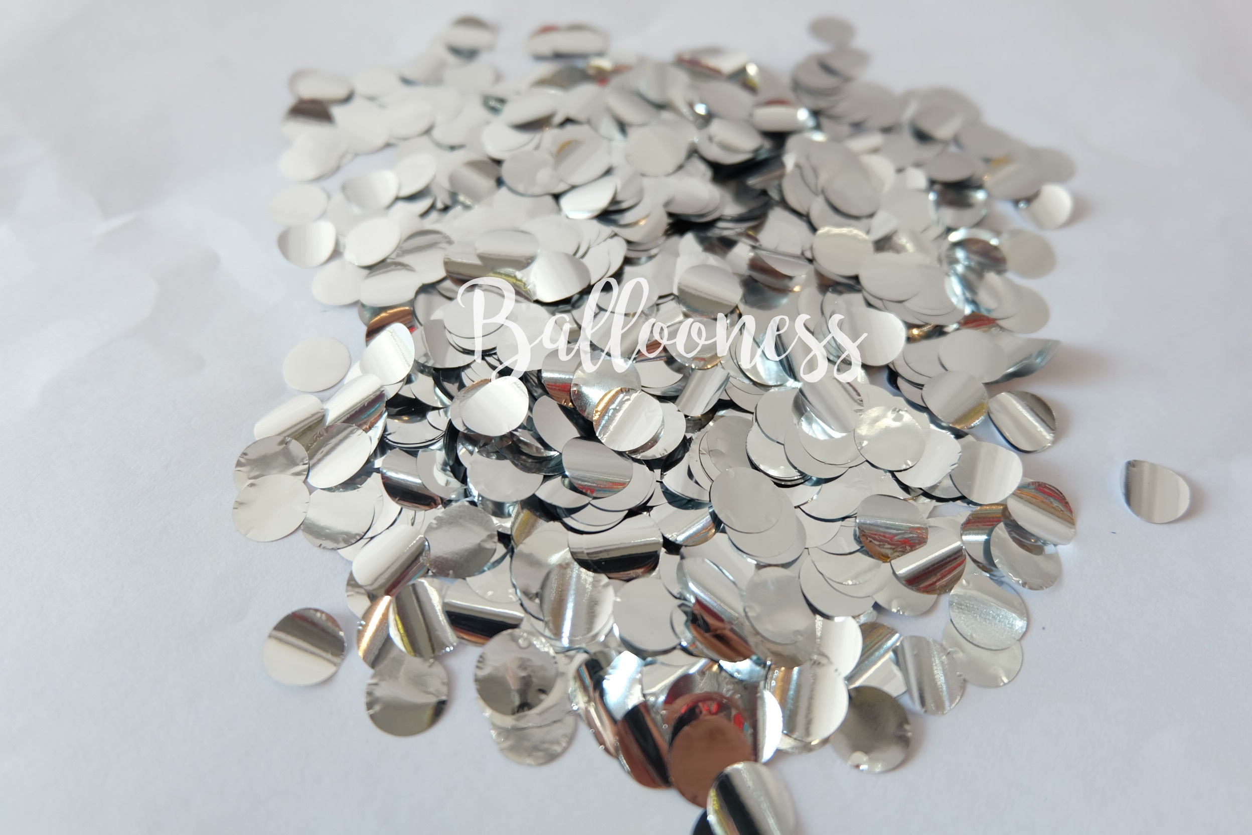 กลิตเตอร์กลมสีเงิน ขนาด100 กรัม /Silver Round Confetti 100g.