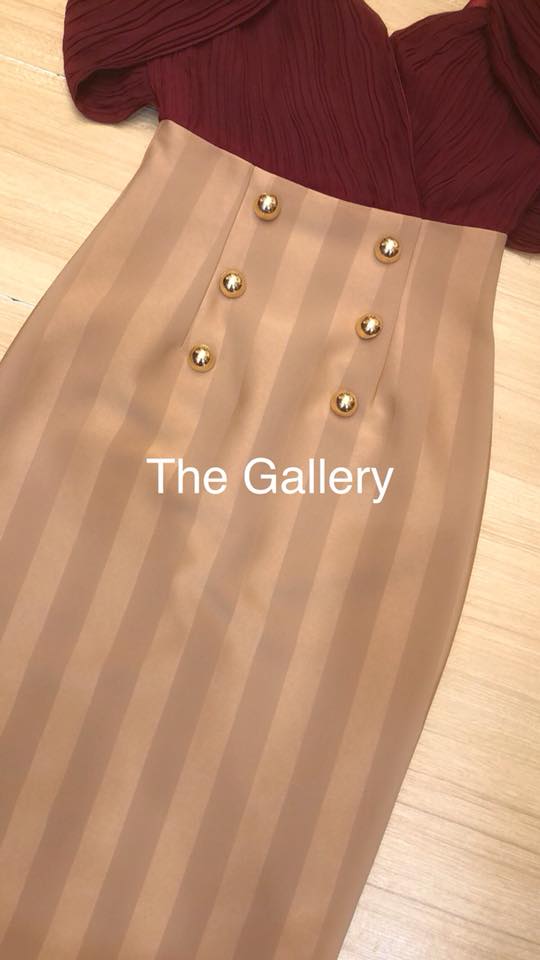 เดรสอัดพลีตทรงสอบเข้ารูป