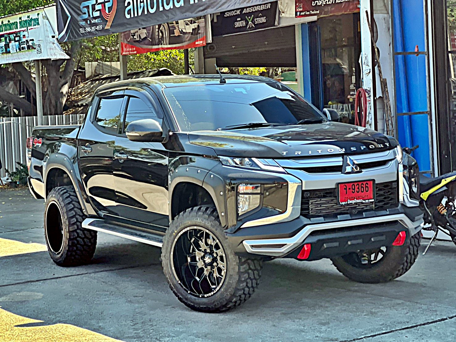 TRITON ทรงเมกา ล้อ FORCE ที่ STEP9