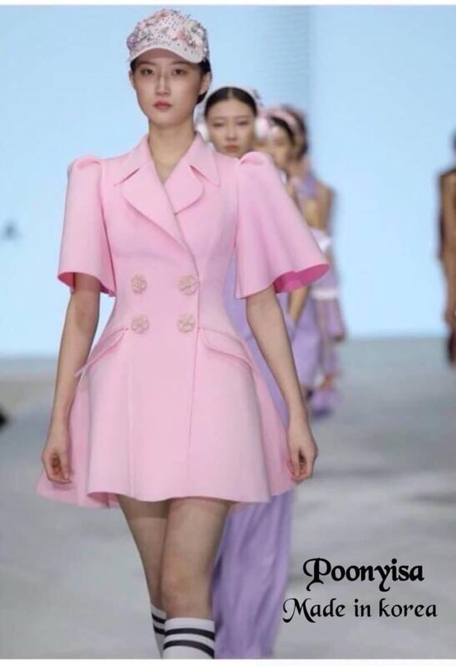 เดรสตัวสั้นแขนระบาย เนื้อผ้าสีพื้น