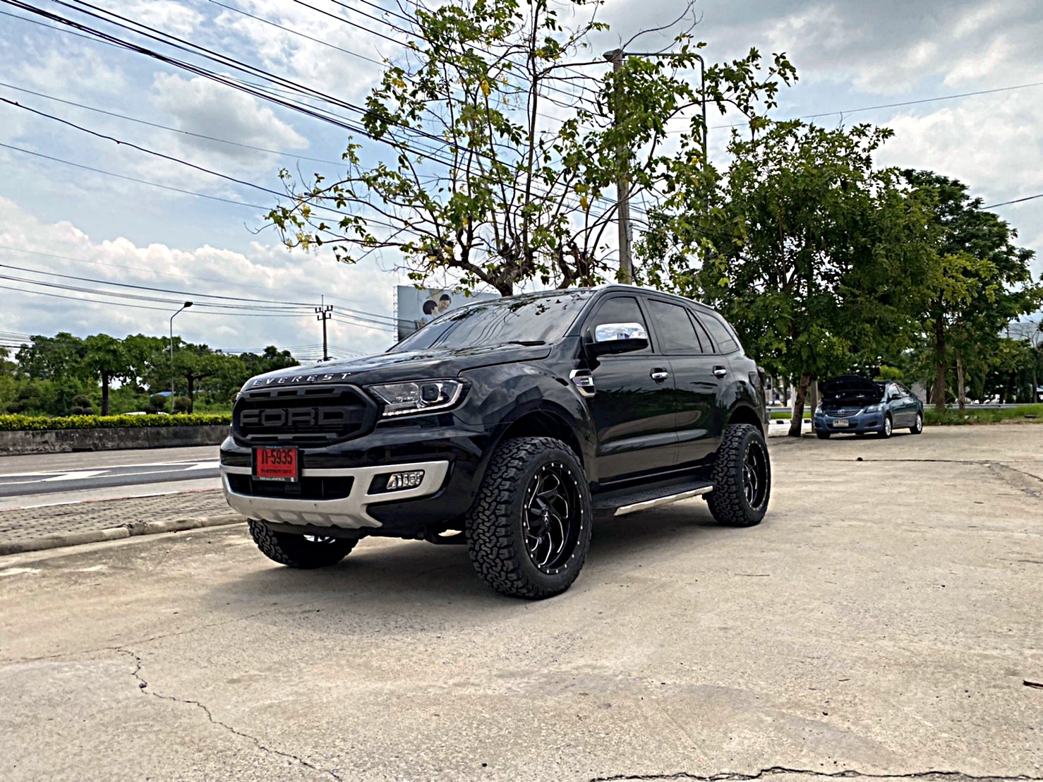 FORD EVEREST ป้ายแดงจัดล้อ20 แบบไม่ยก